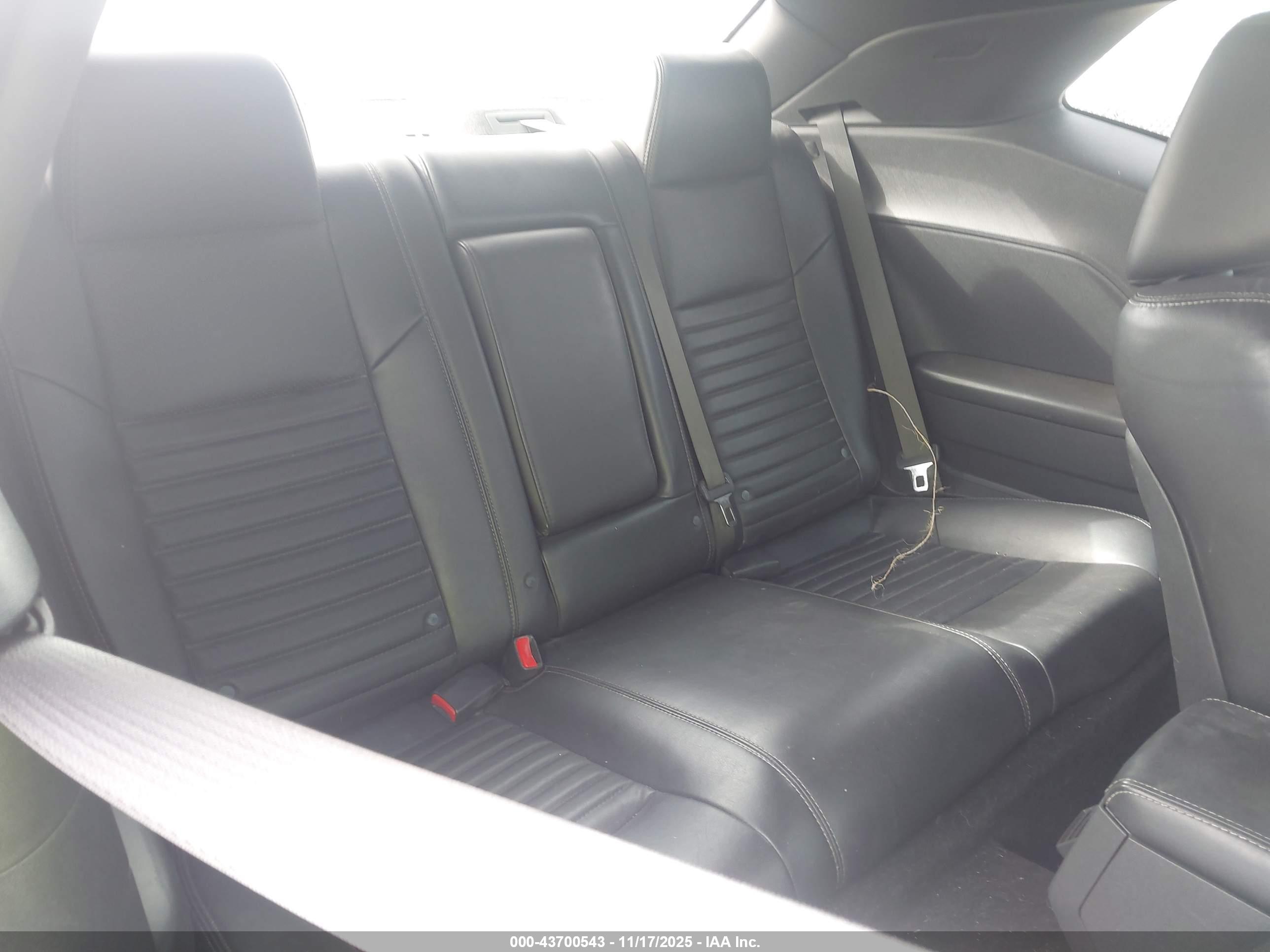 DODGE CHALLENGER image 8
