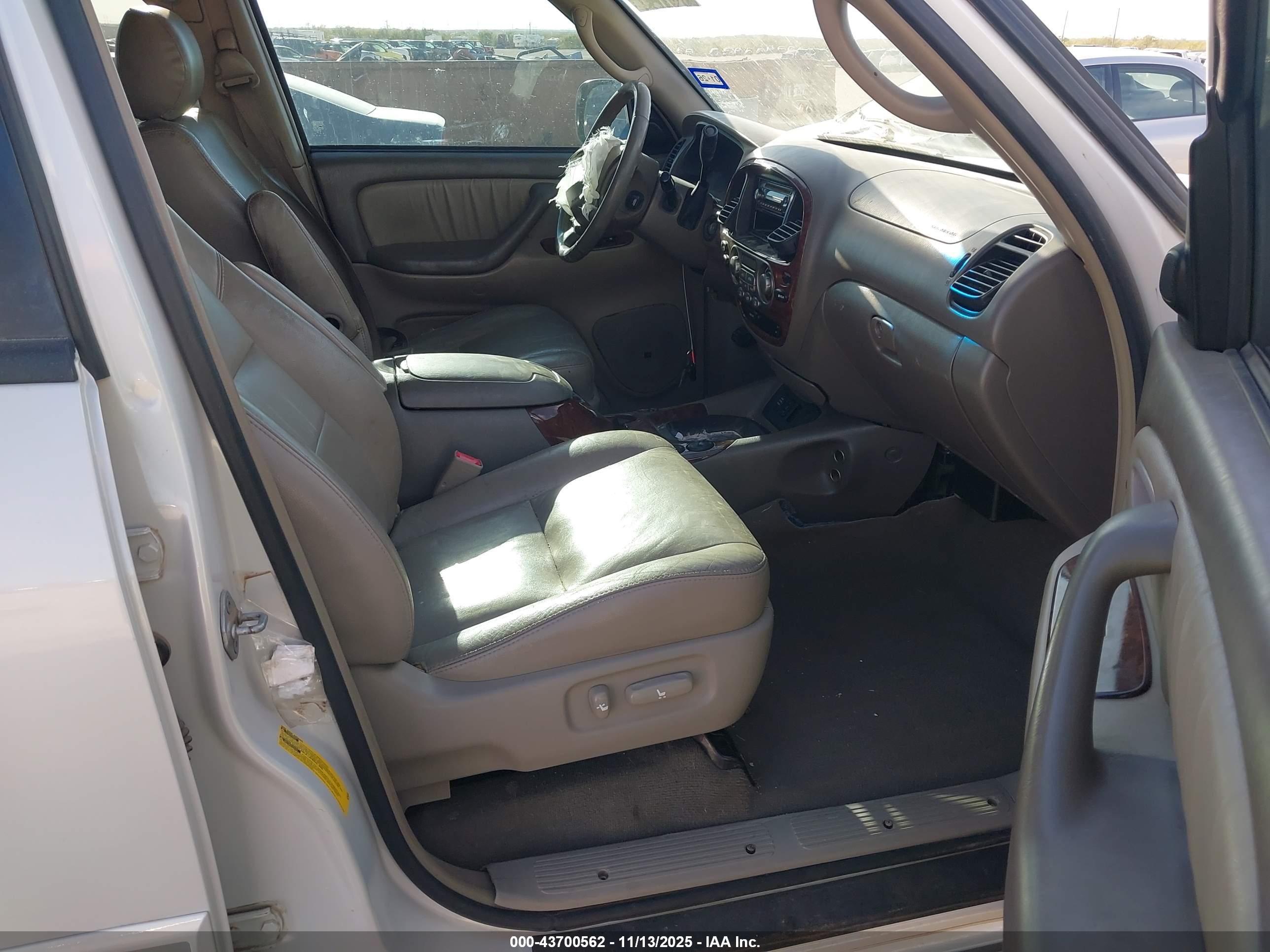 TOYOTA SEQUOIA image 5