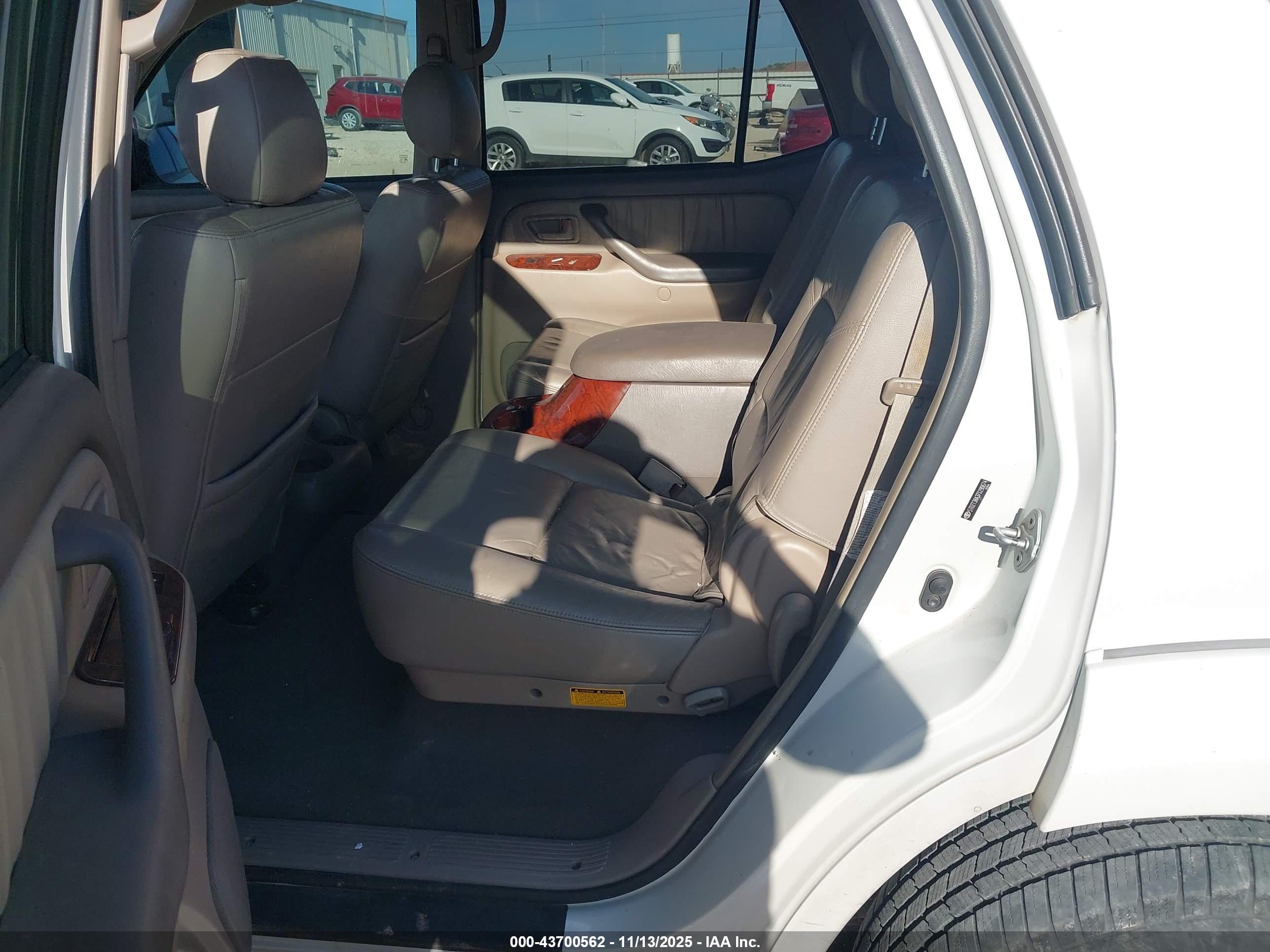 TOYOTA SEQUOIA image 8