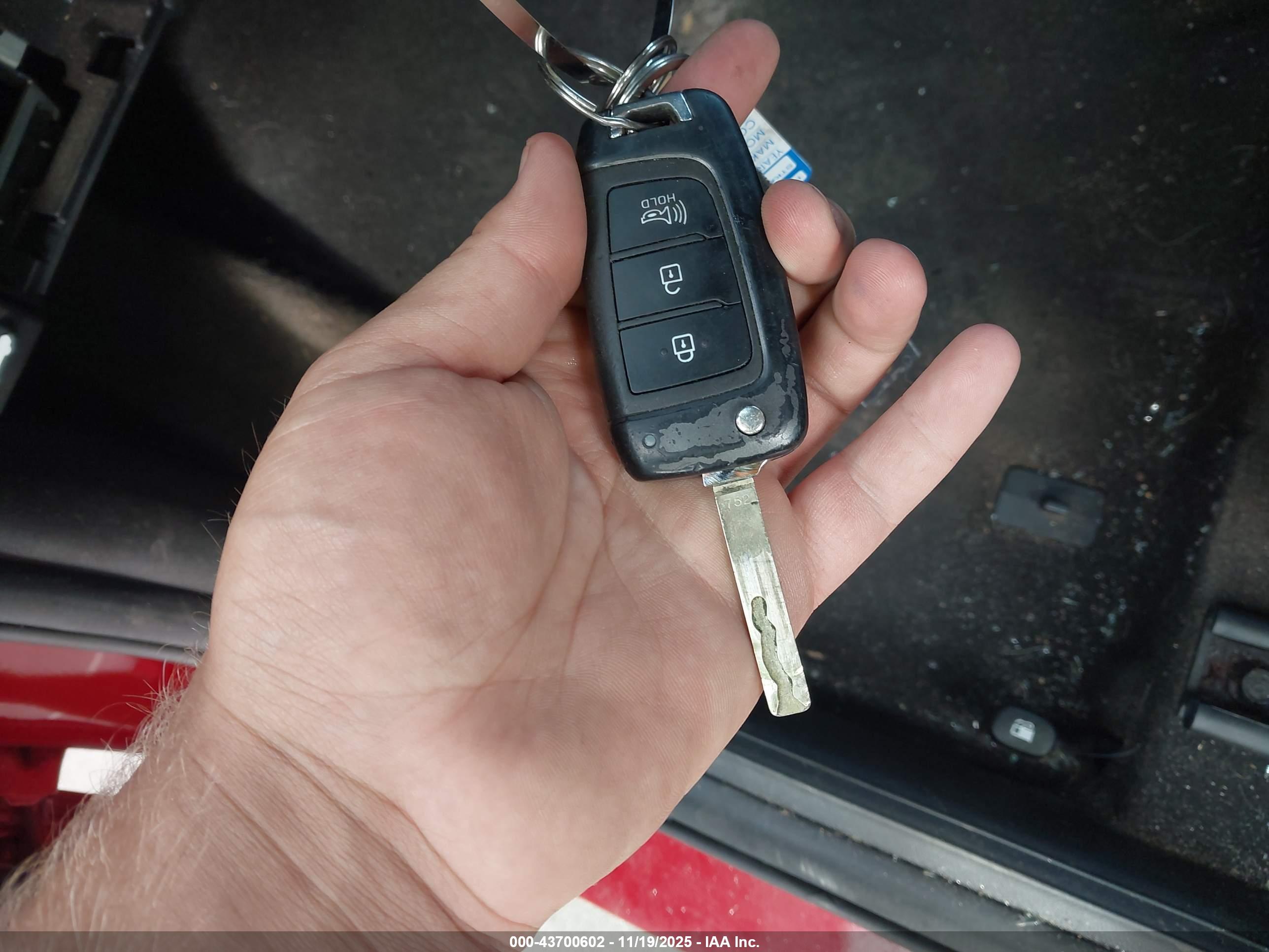 HYUNDAI VENUE image 11