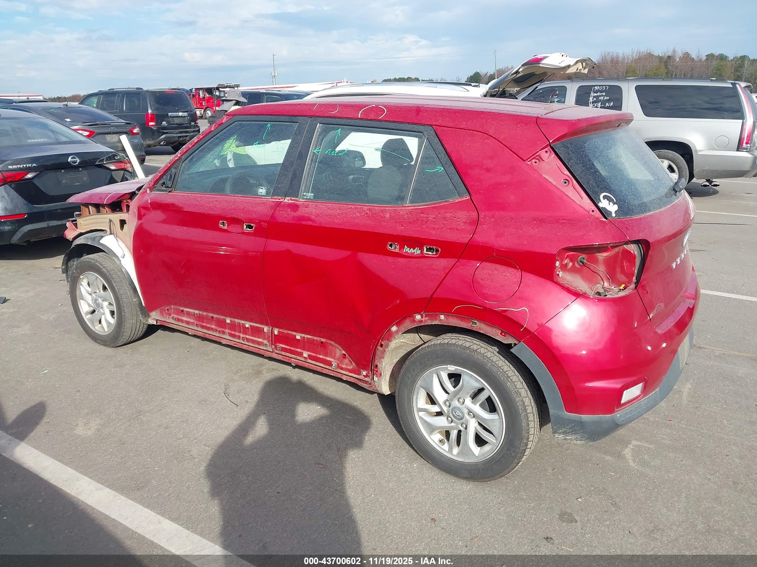 HYUNDAI VENUE image 3