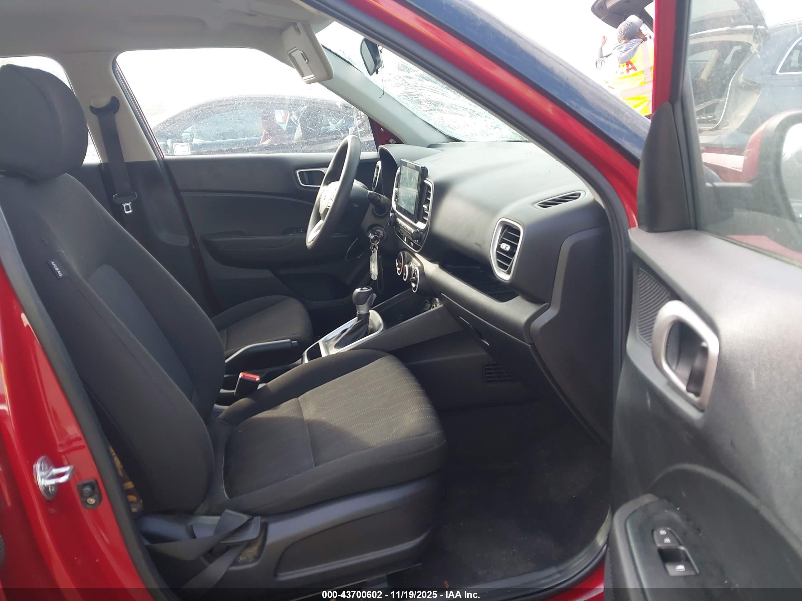 HYUNDAI VENUE image 5