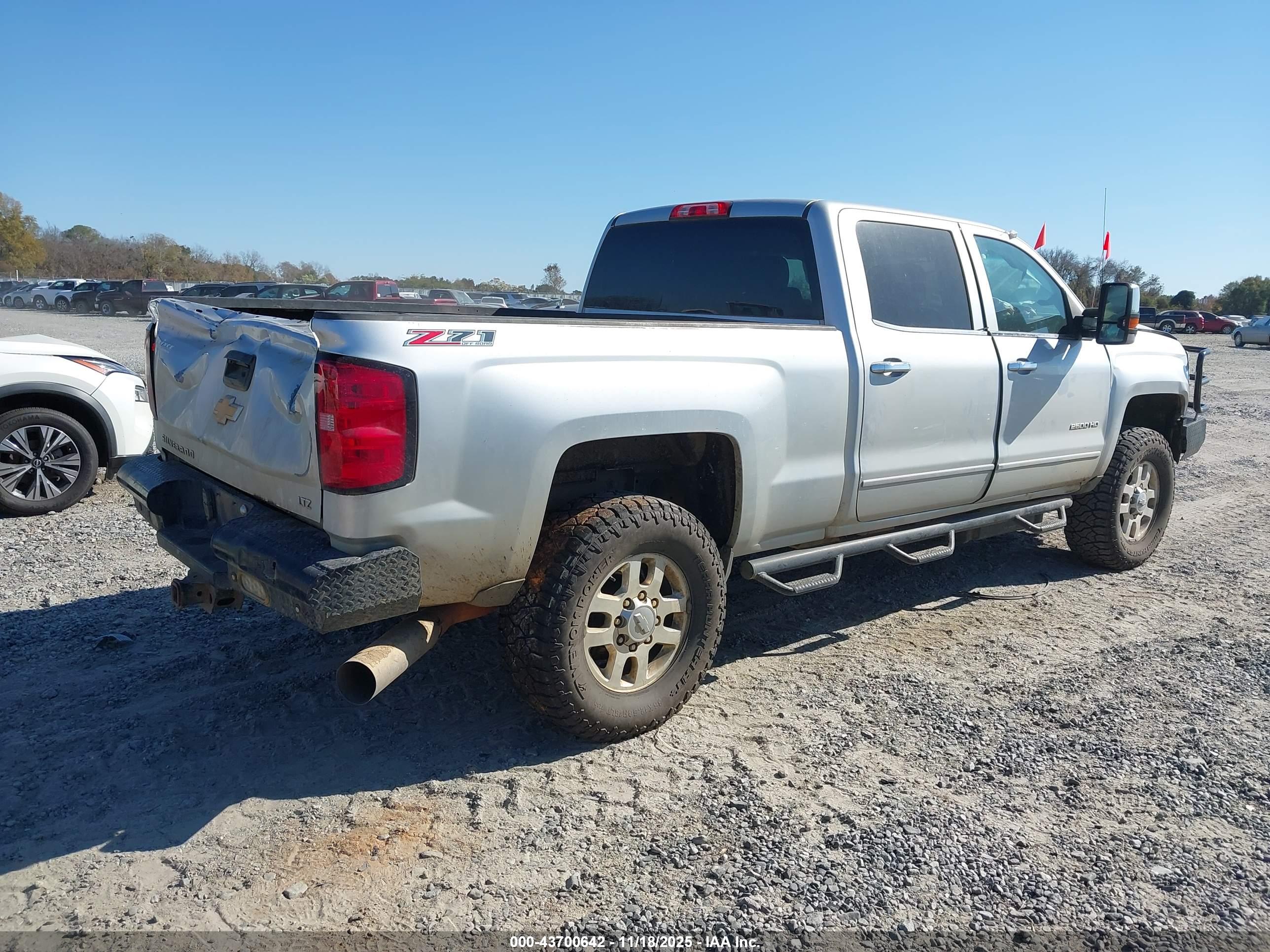 CHEVROLET SILVERADO image 4