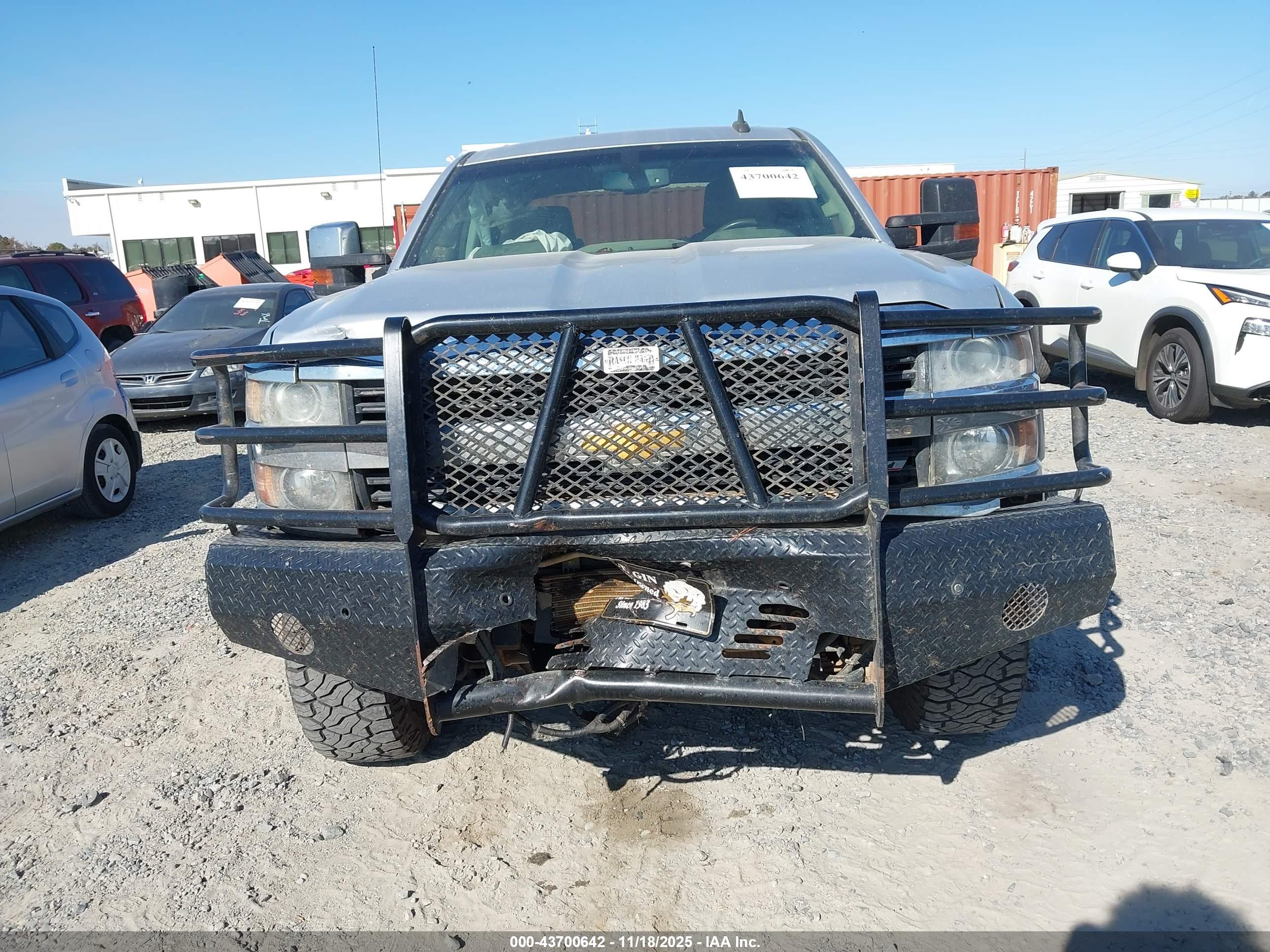 CHEVROLET SILVERADO image 6
