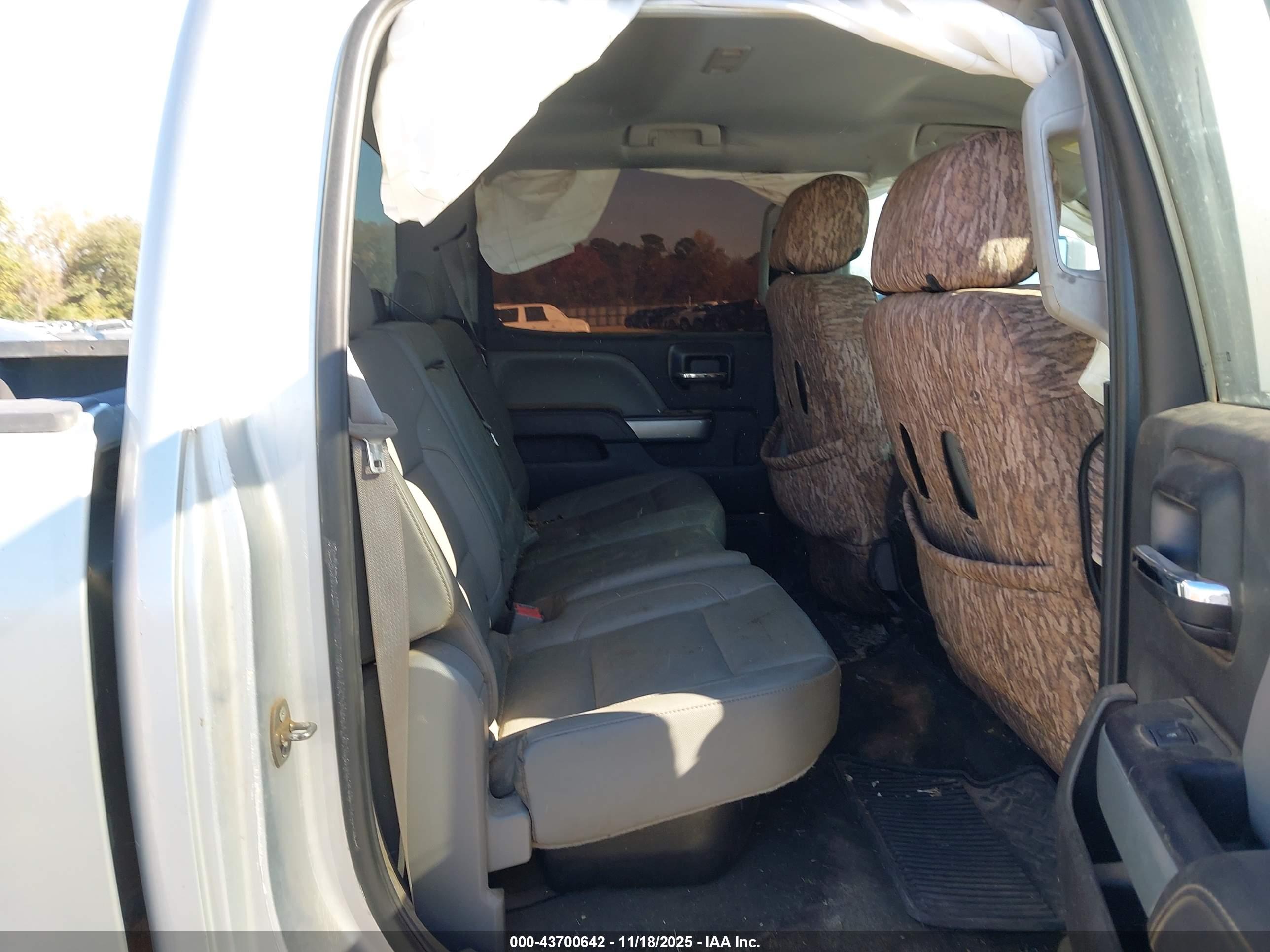 CHEVROLET SILVERADO image 8