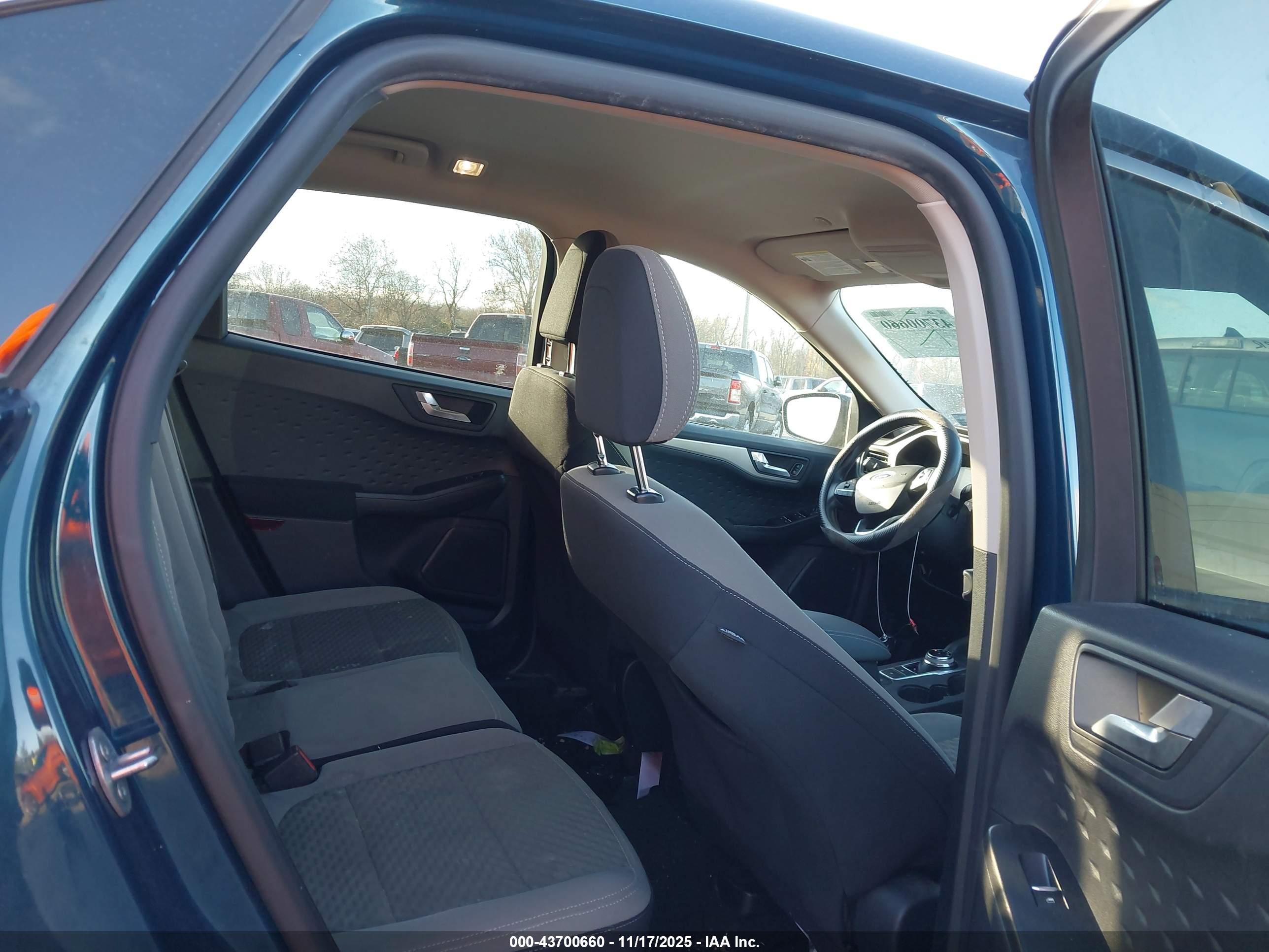 FORD ESCAPE image 8