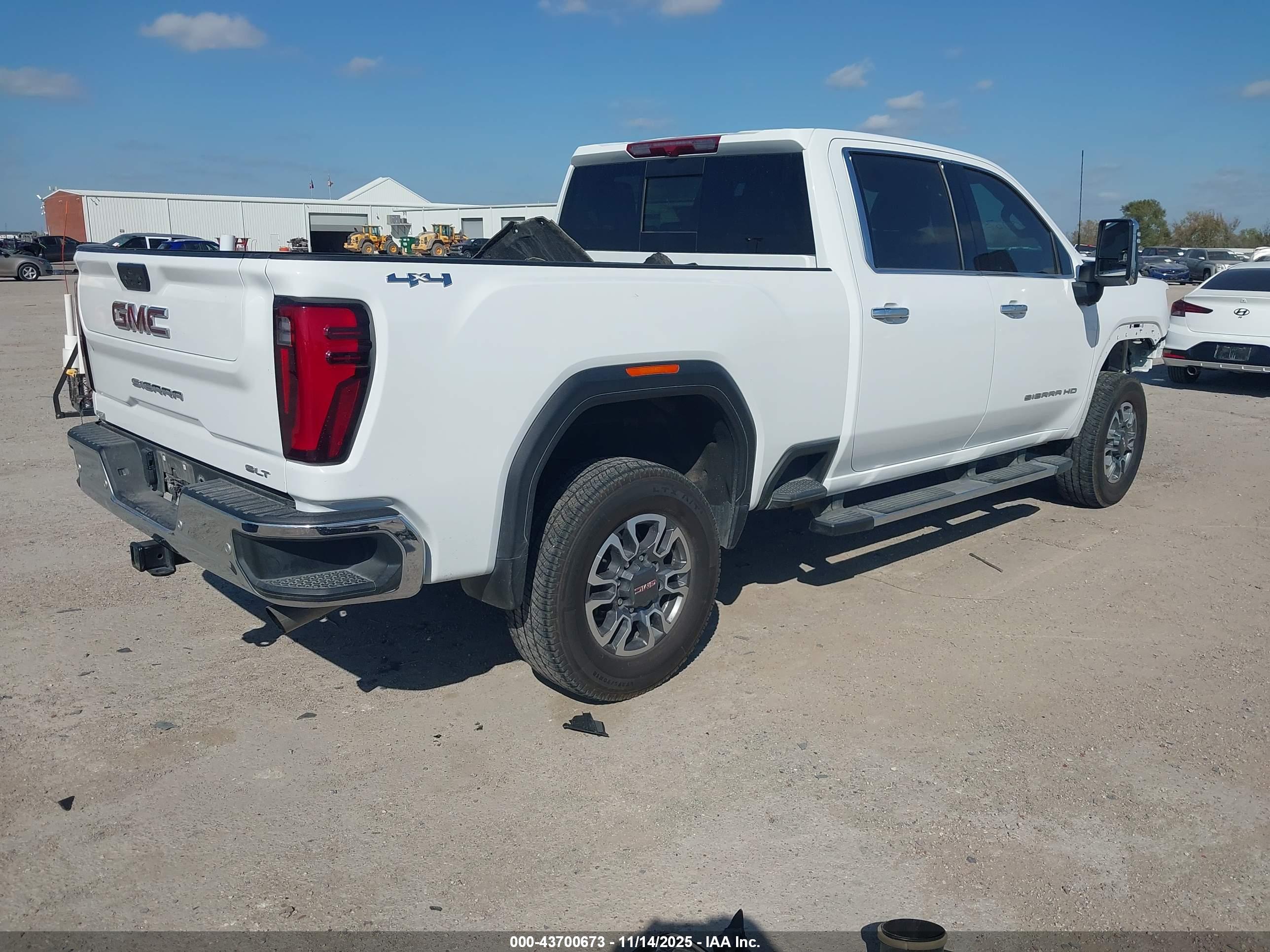 GMC SIERRA image 4