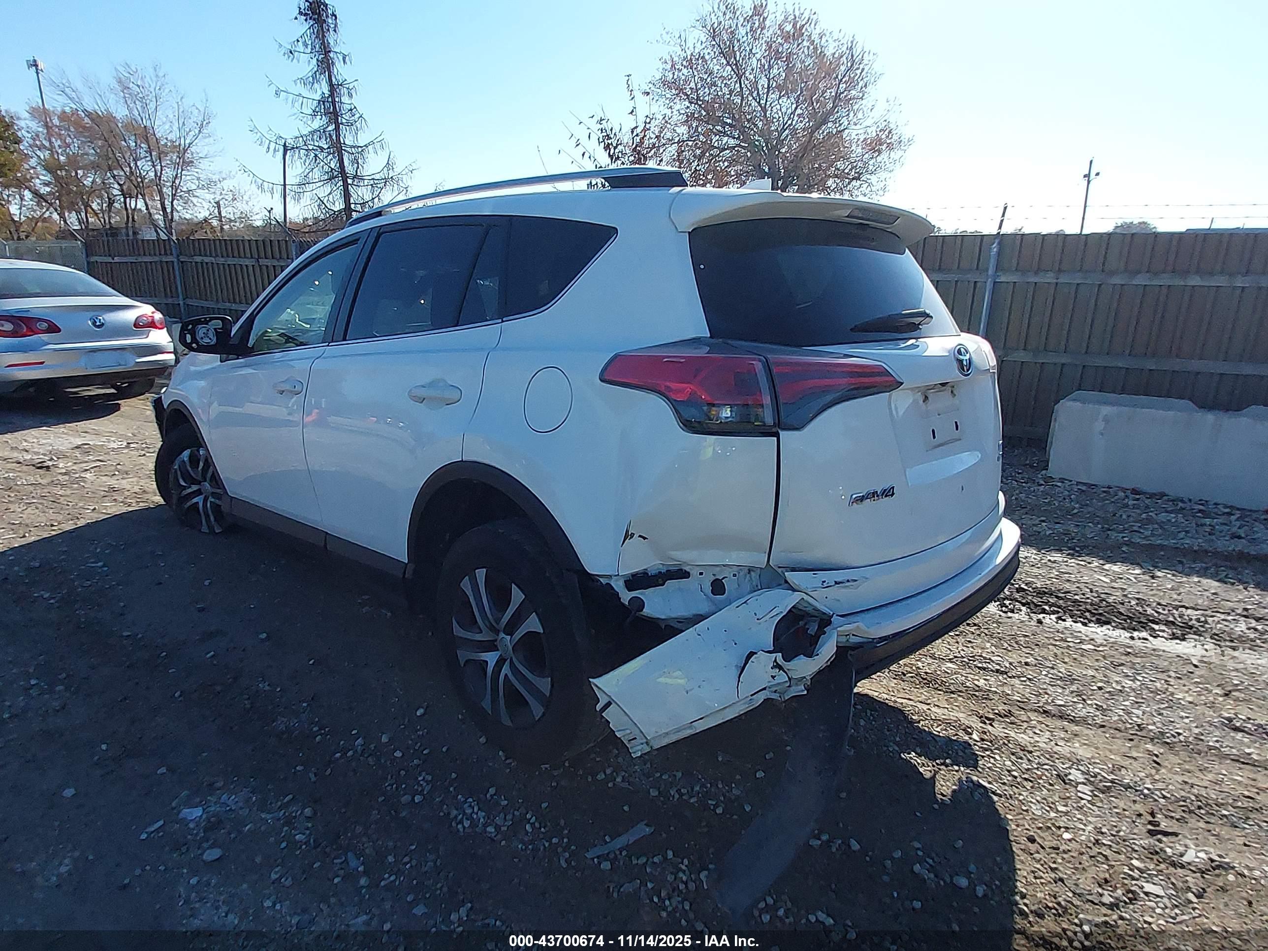 TOYOTA RAV4 image 3