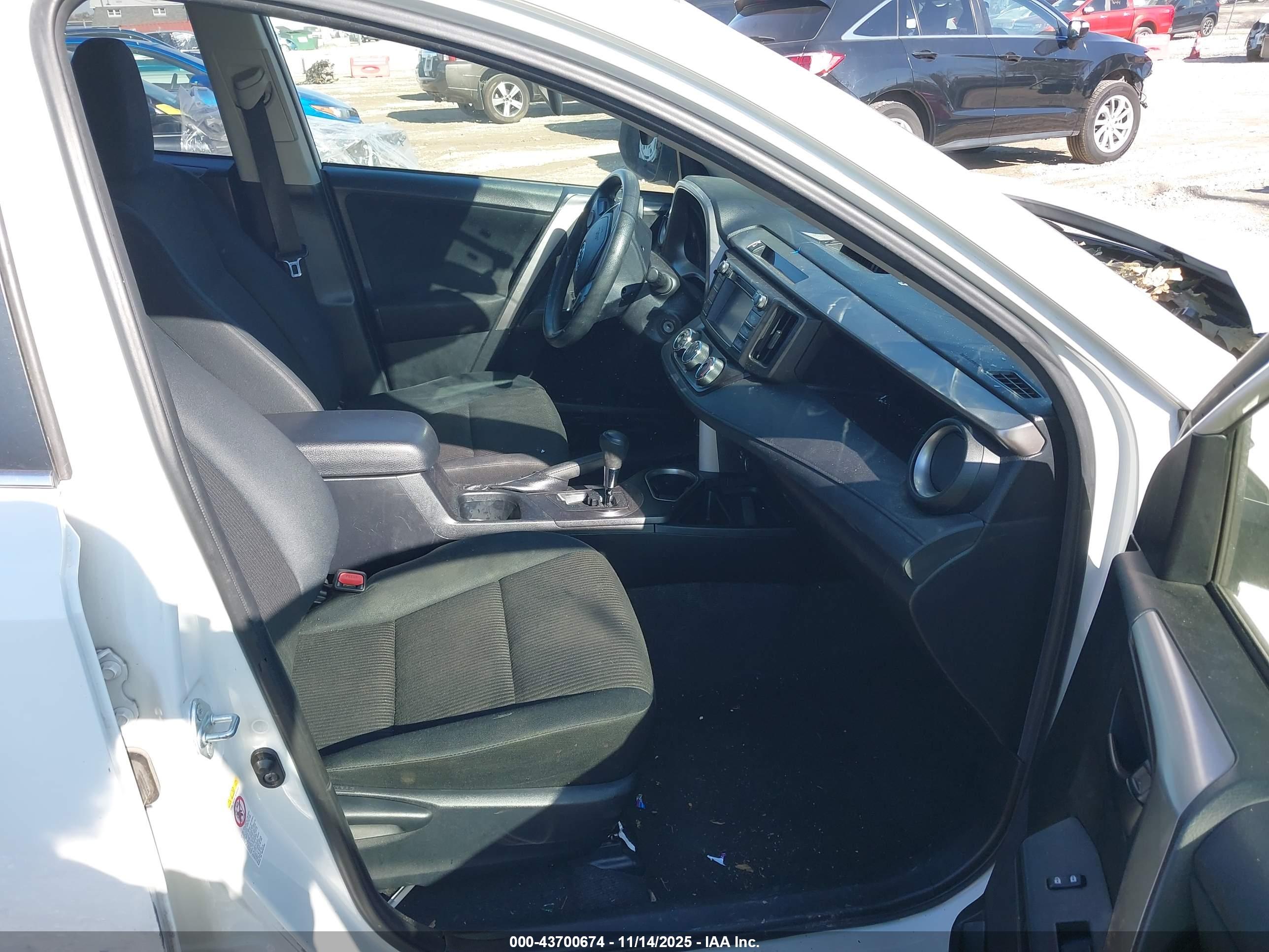 TOYOTA RAV4 image 5