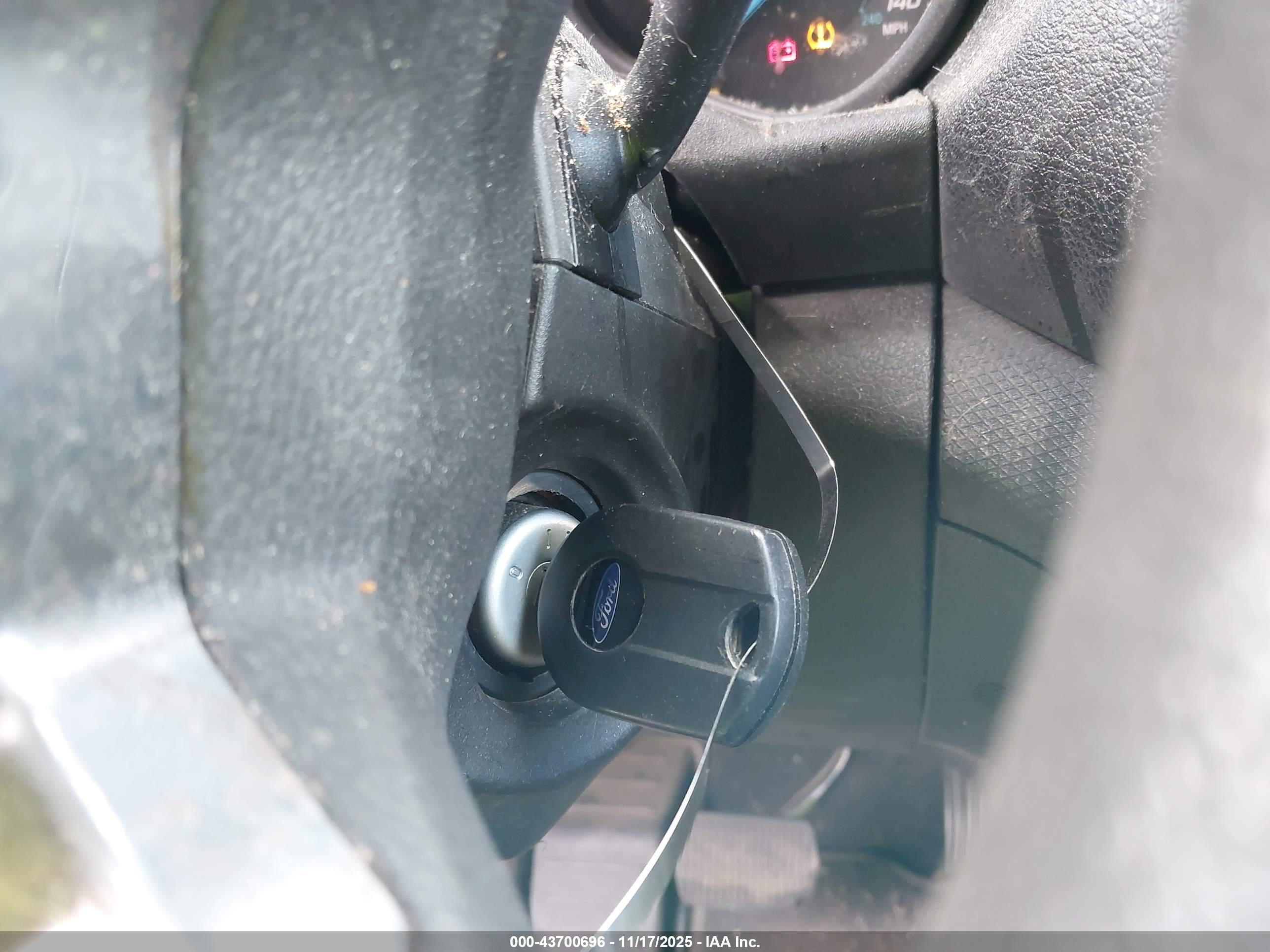 FORD TRANSIT image 11