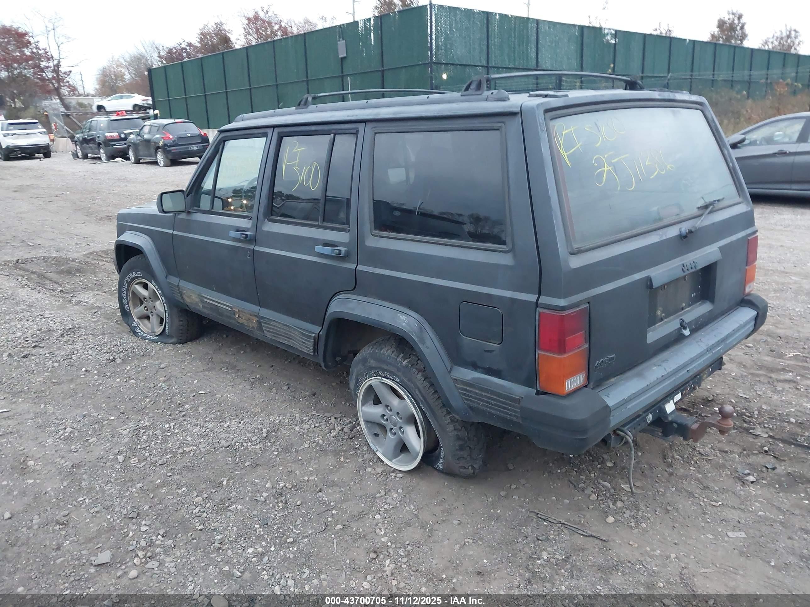 JEEP CHEROKEE image 3