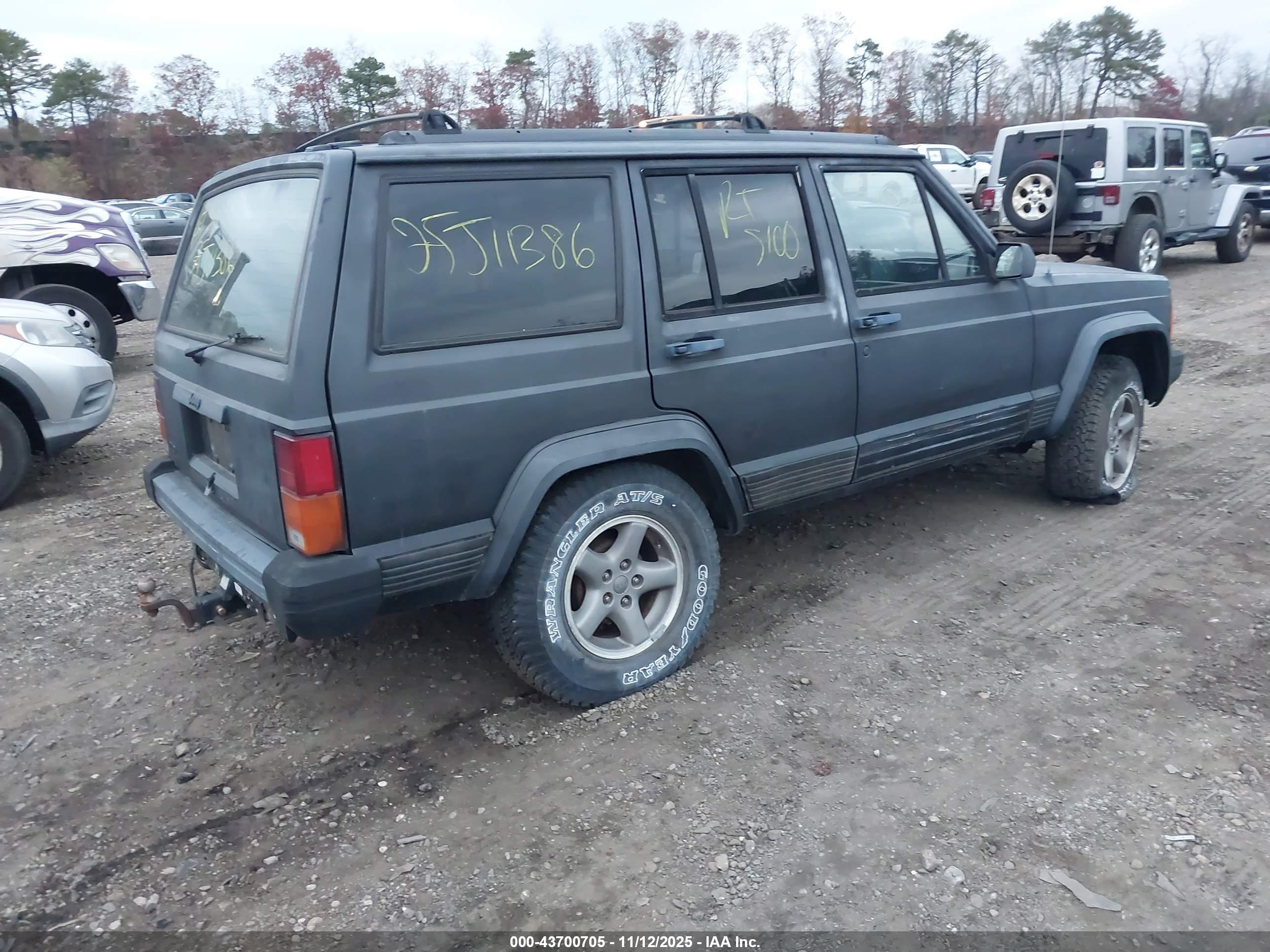JEEP CHEROKEE image 4