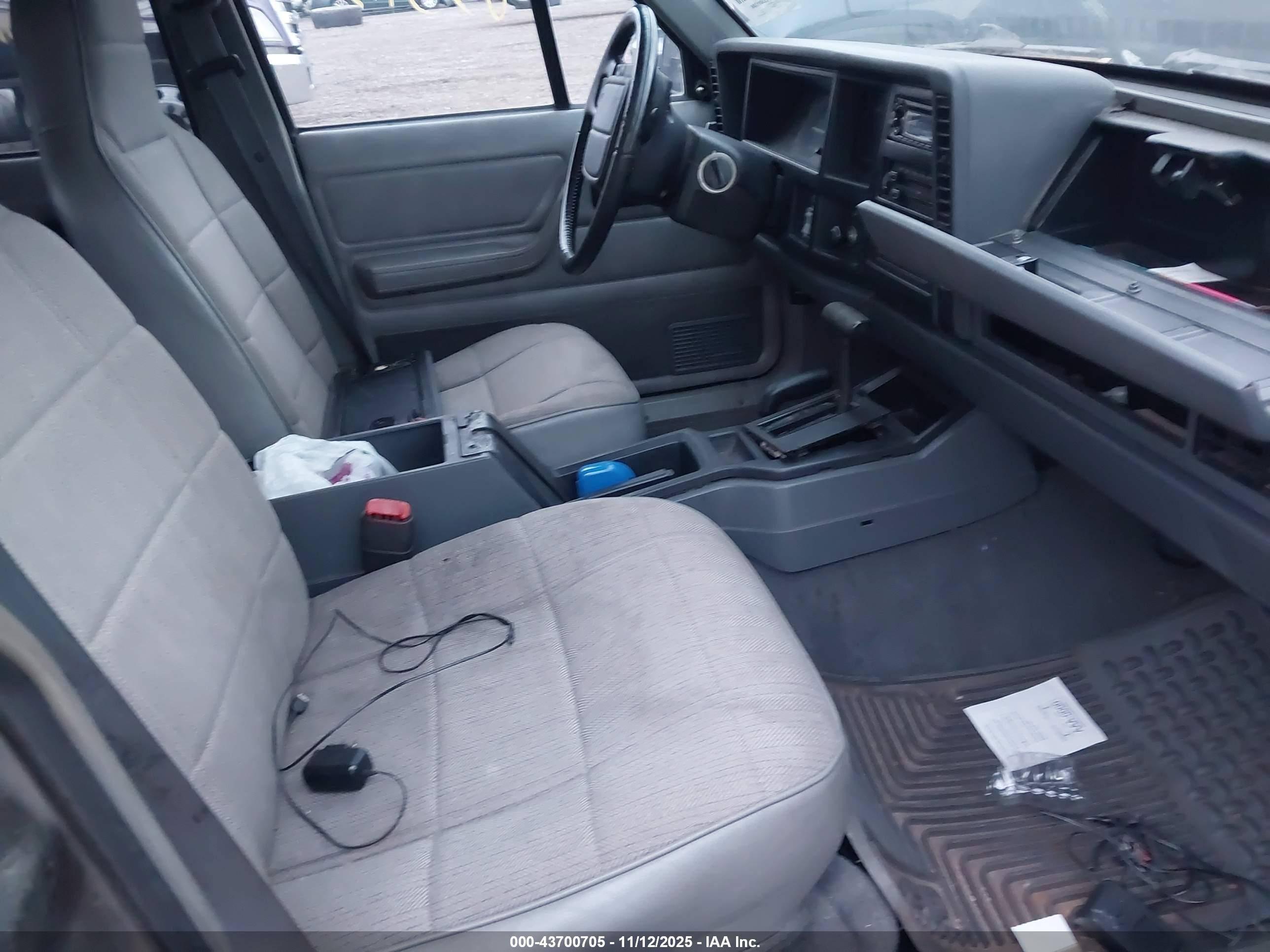 JEEP CHEROKEE image 5