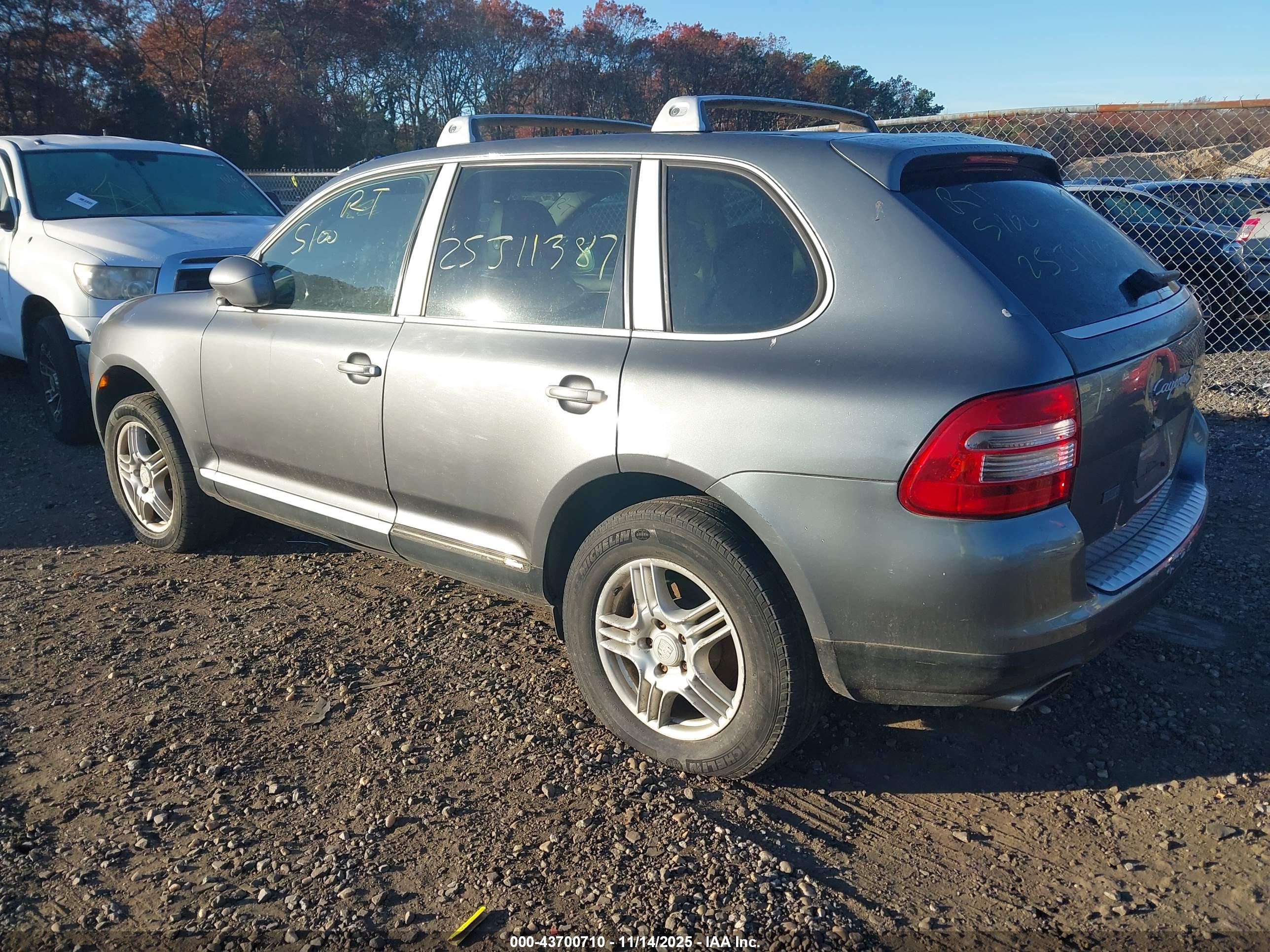 PORSCHE CAYENNE image 3