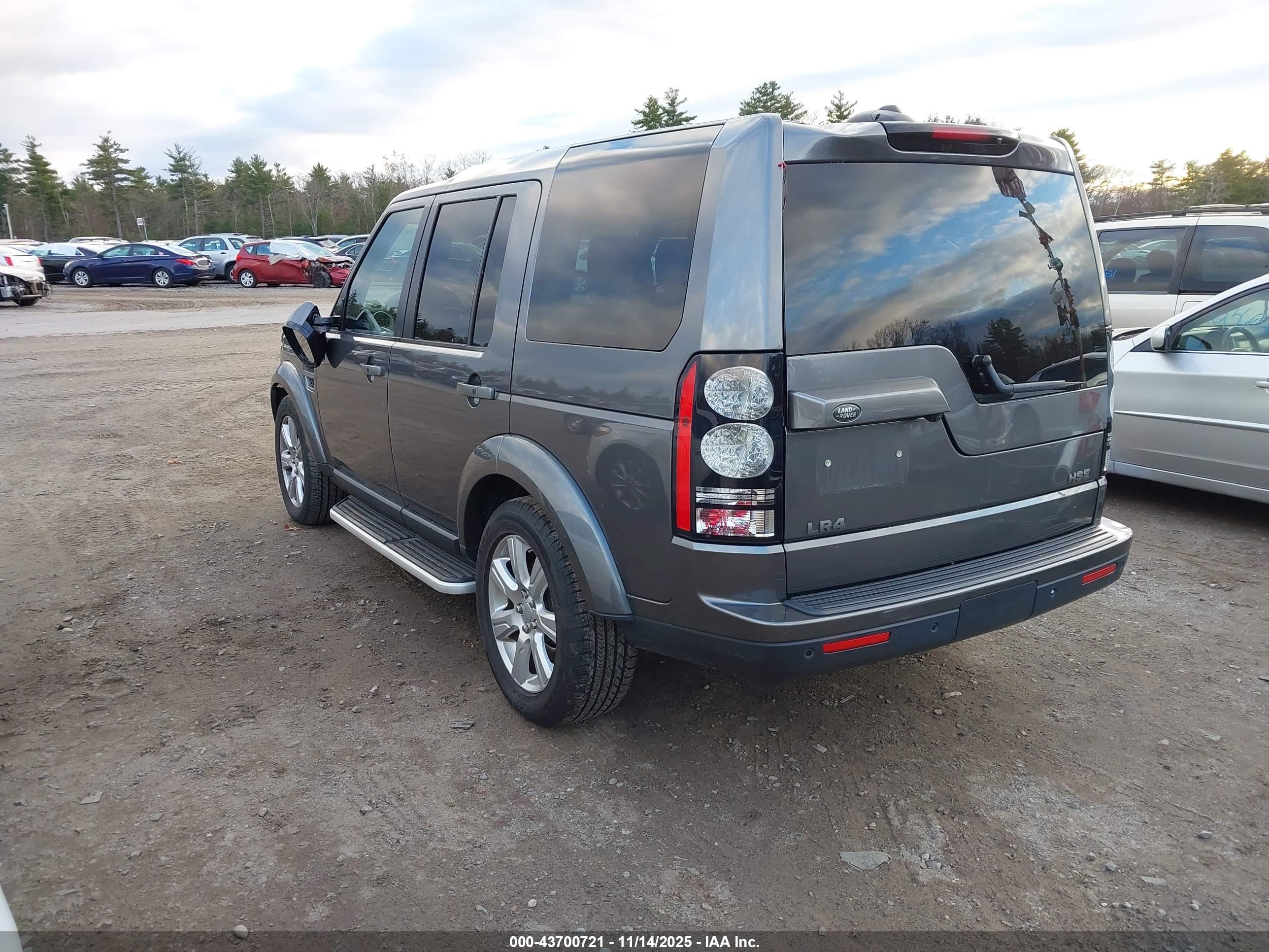 LAND ROVER image 3