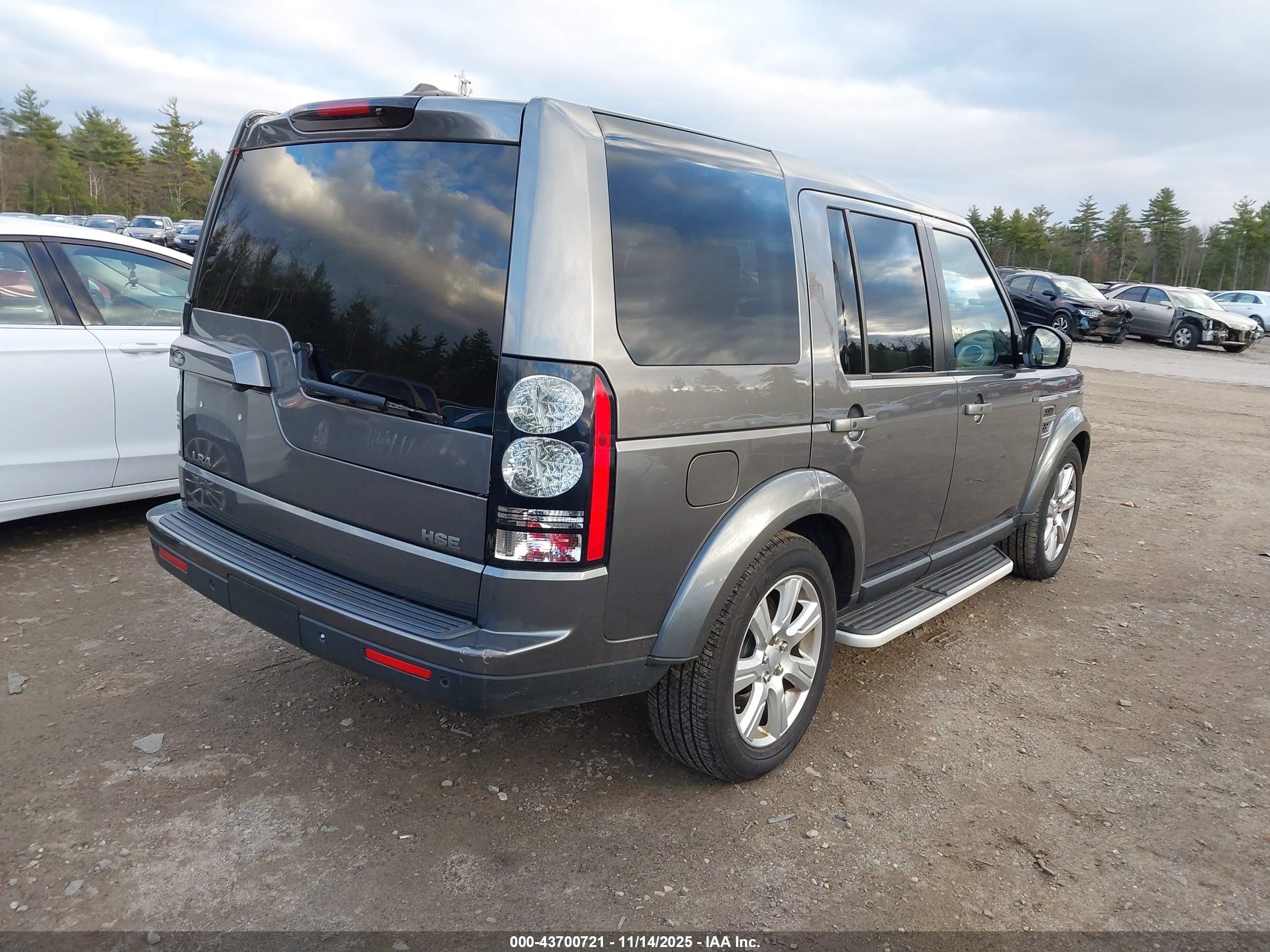 LAND ROVER image 4