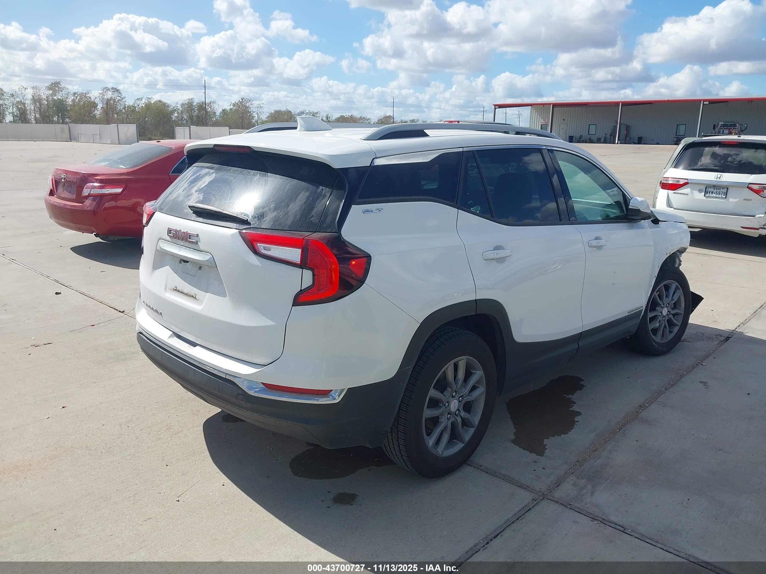 GMC TERRAIN image 4