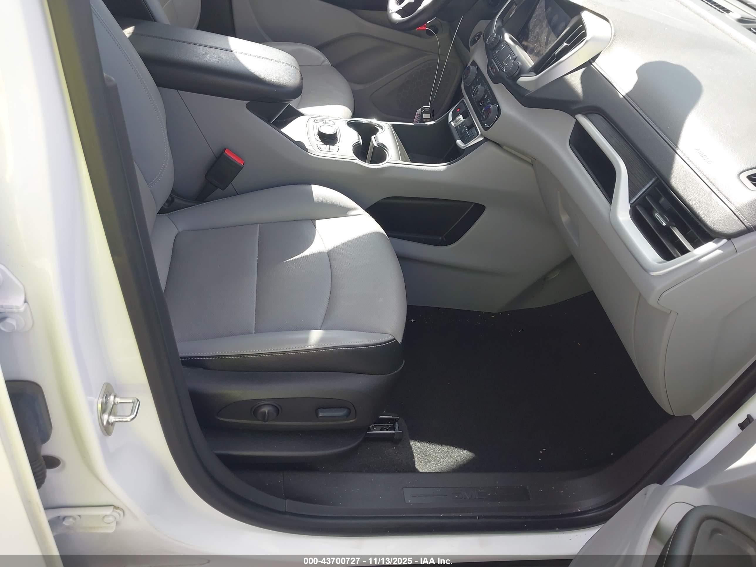 GMC TERRAIN image 5