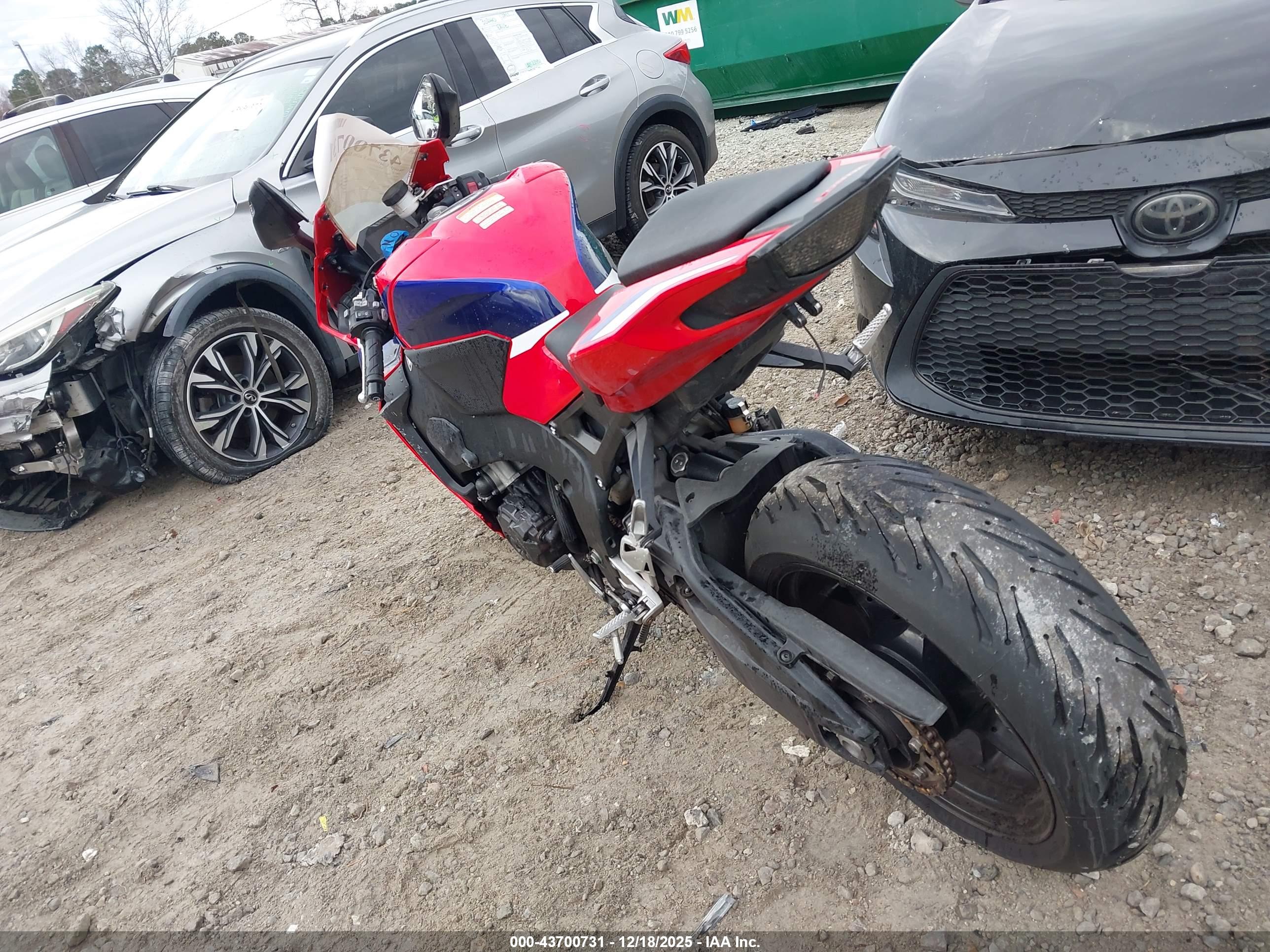 HONDA CBR1000 image 3