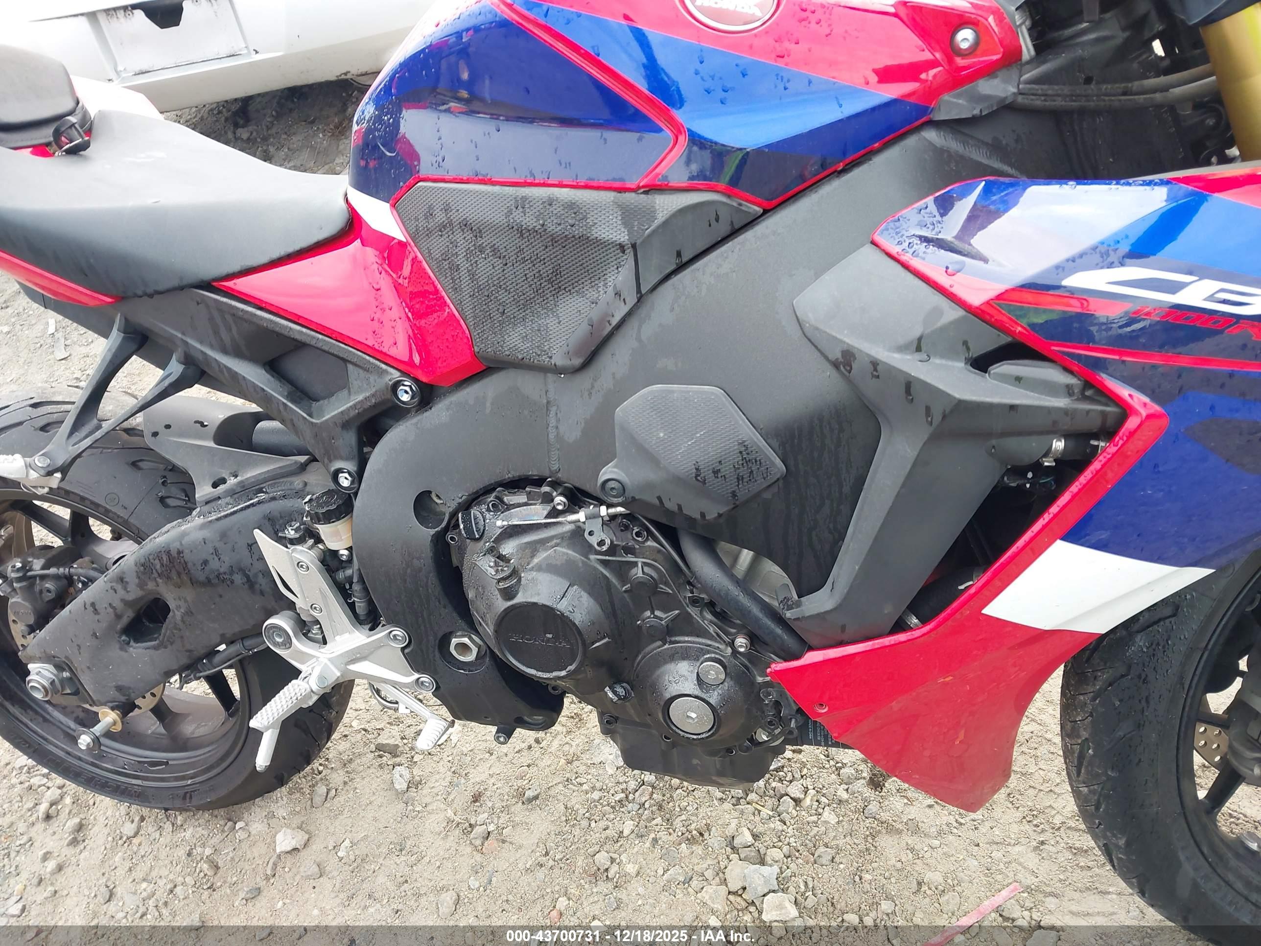 HONDA CBR1000 image 8