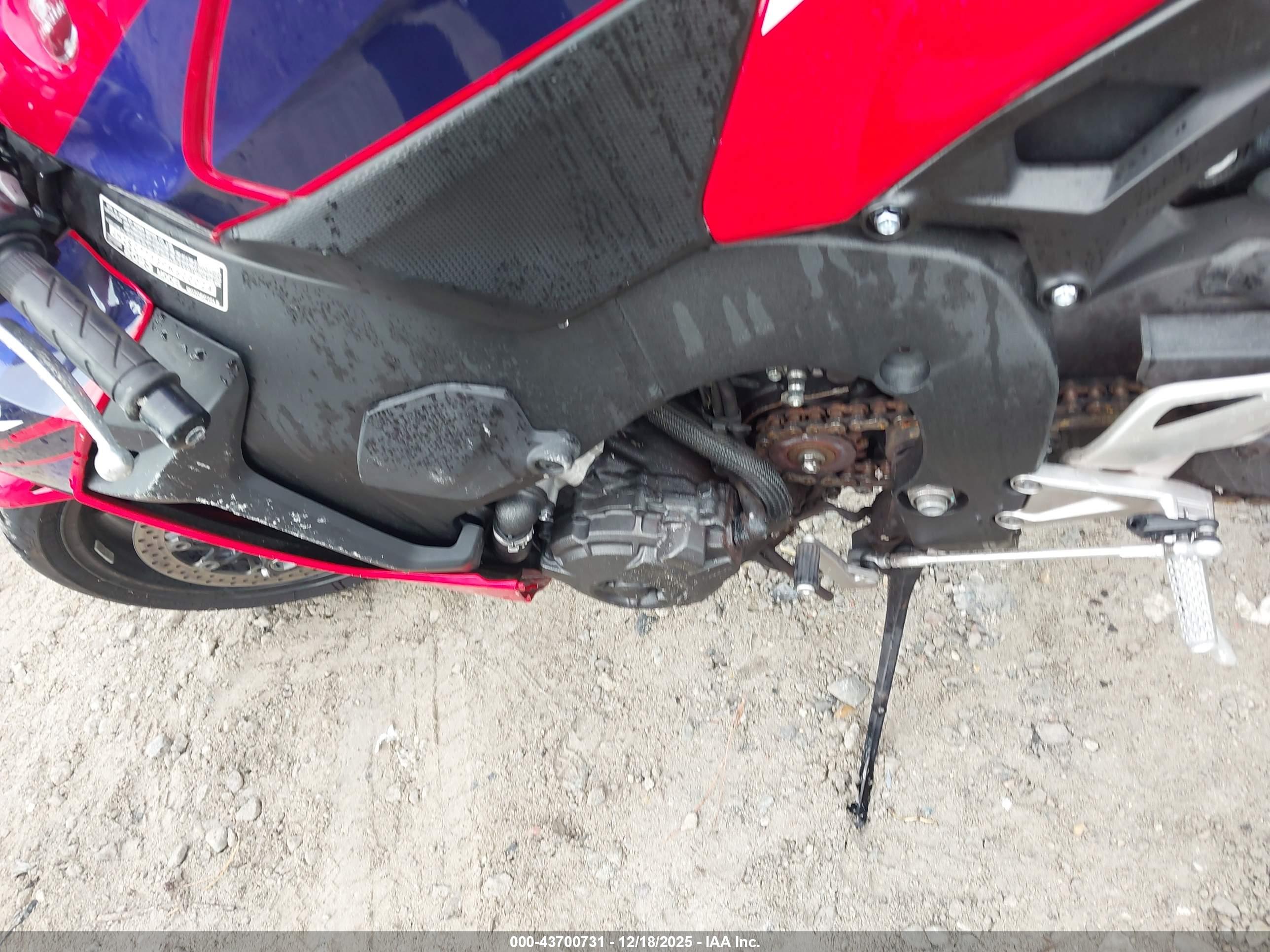 HONDA CBR1000 image 9
