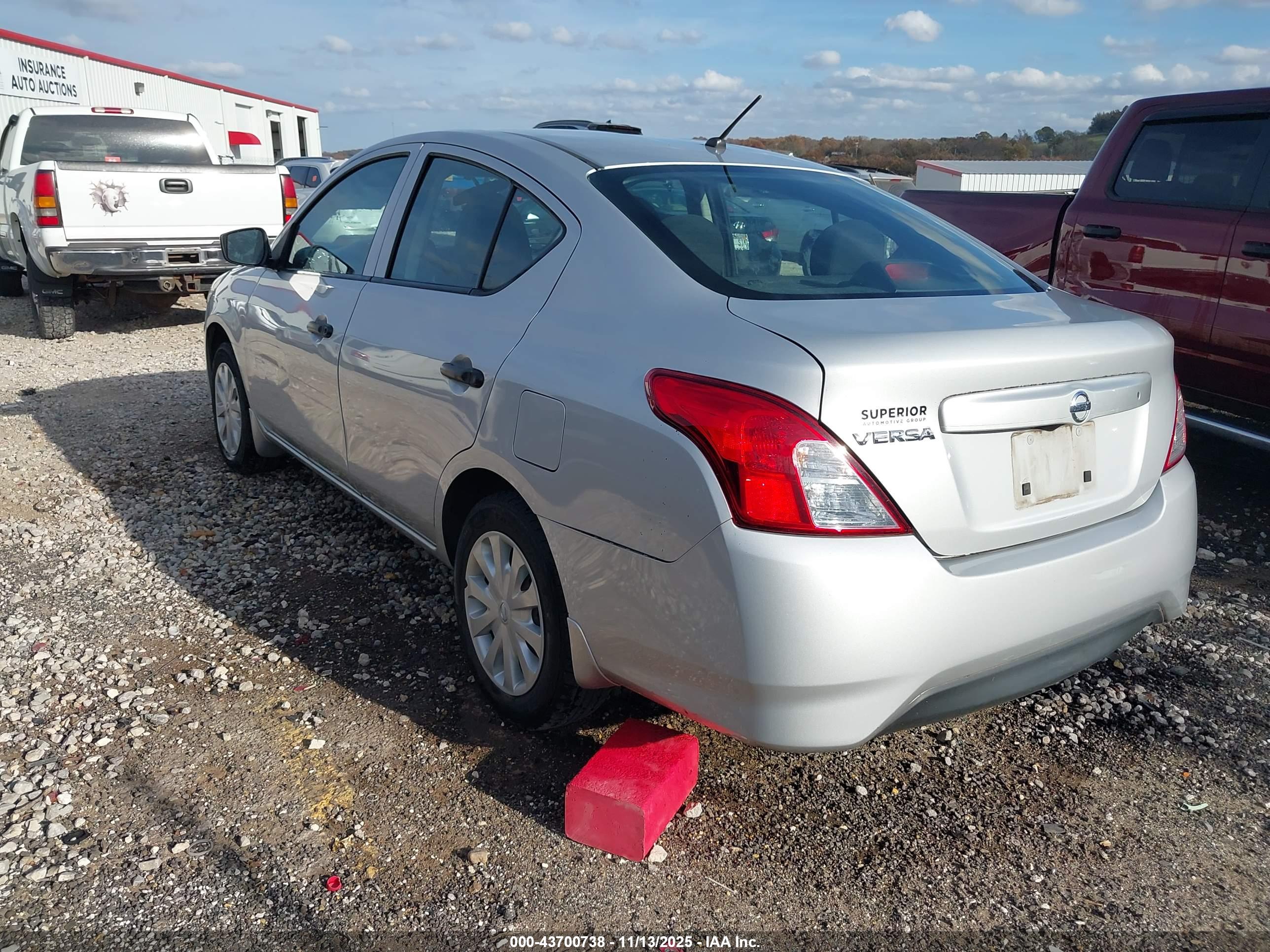 NISSAN VERSA image 3