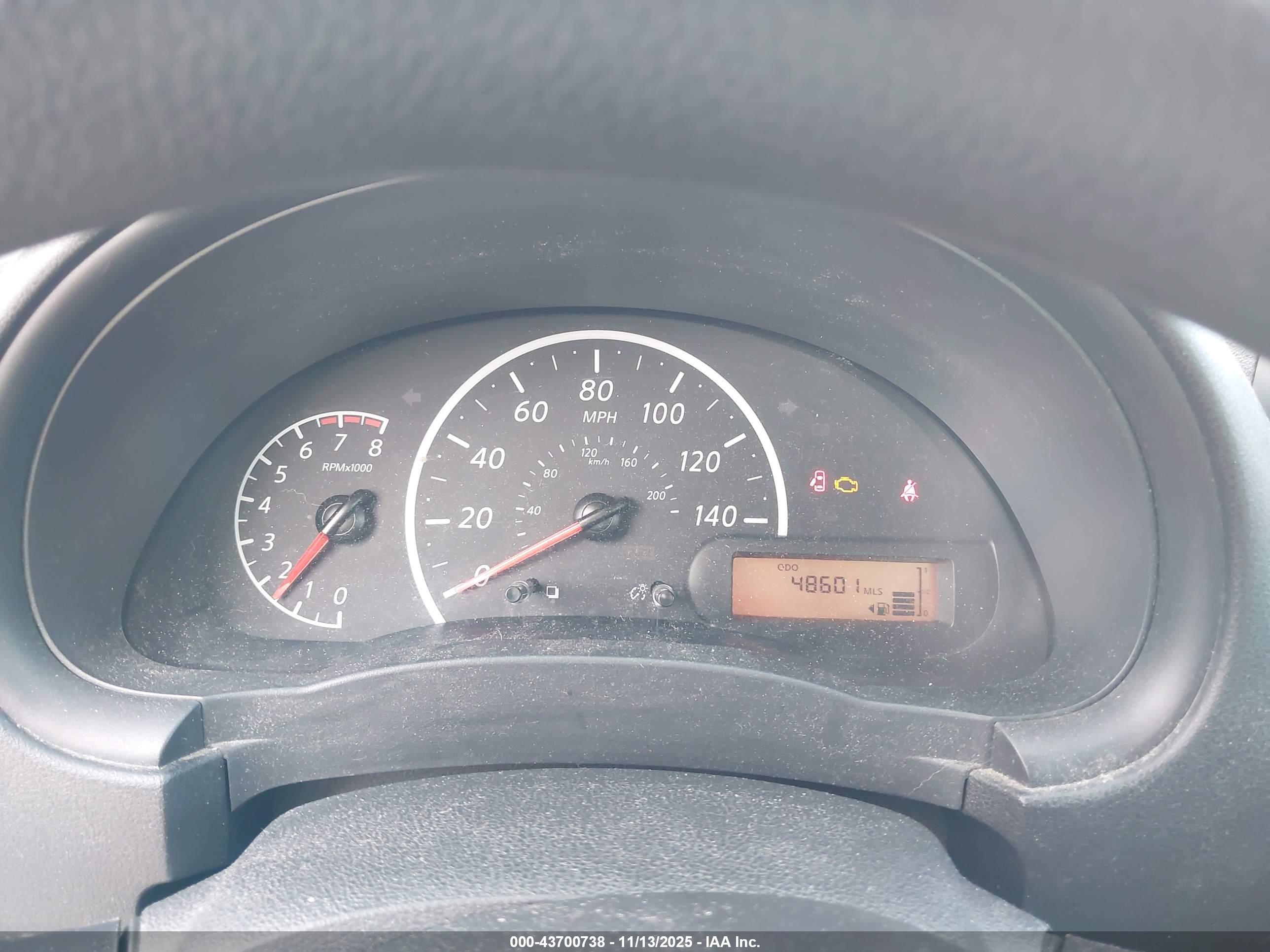 NISSAN VERSA image 7