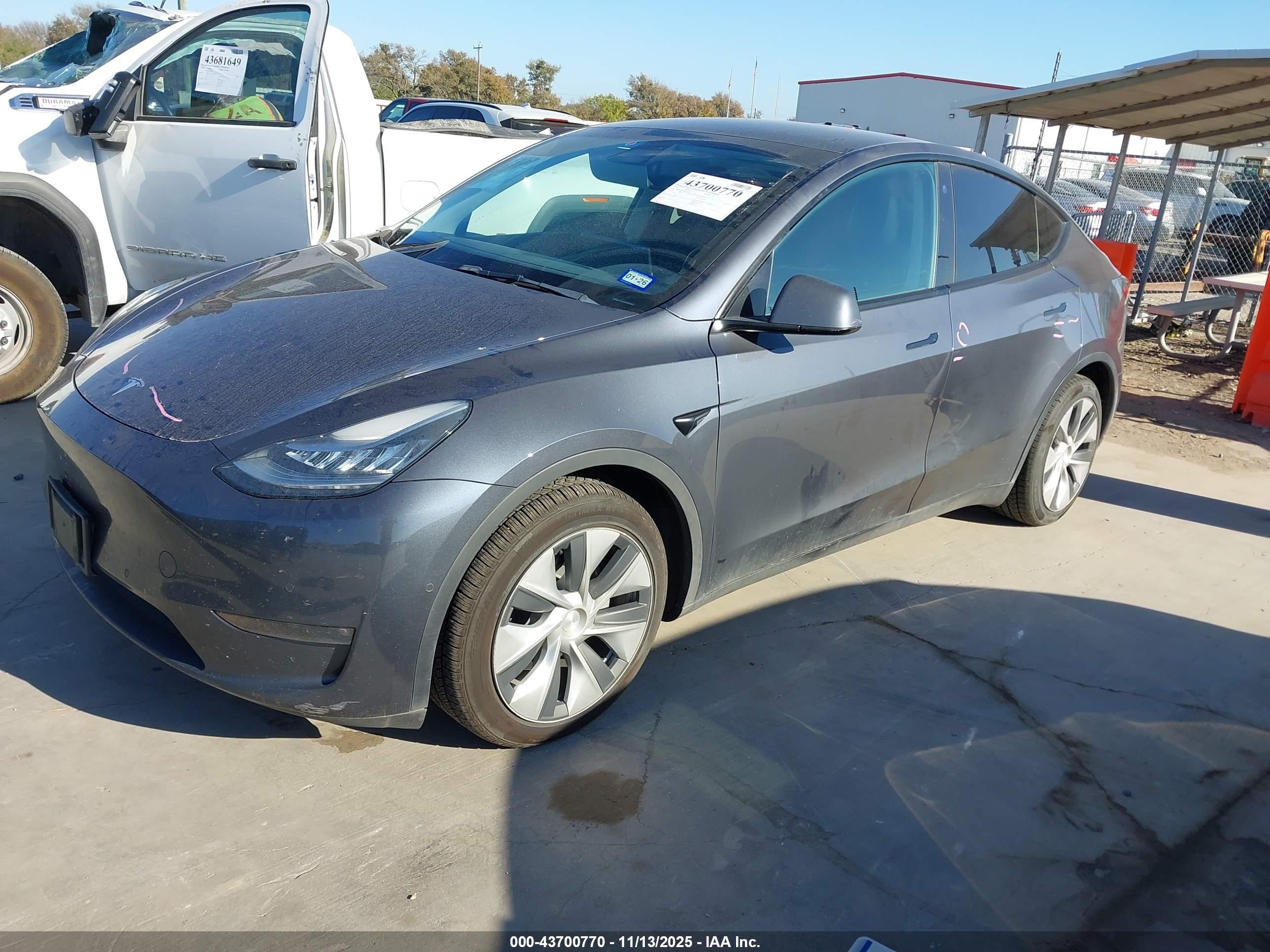 TESLA MODEL image 2