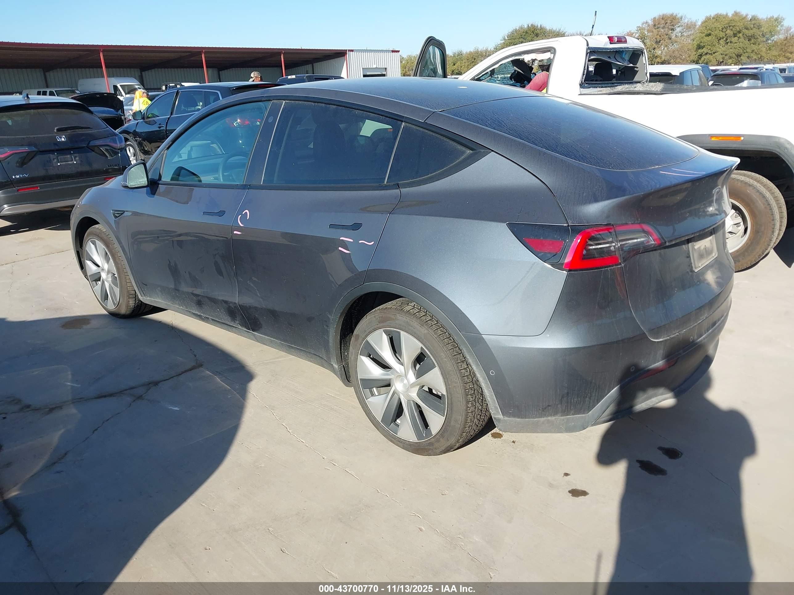 TESLA MODEL image 3