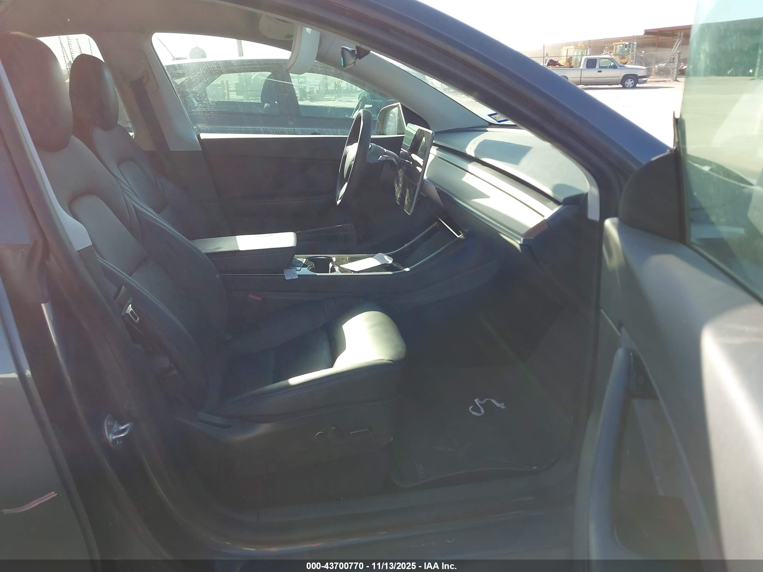 TESLA MODEL image 5