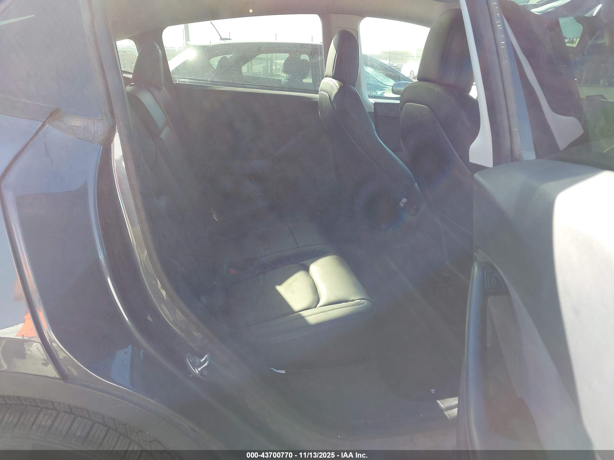 TESLA MODEL image 8