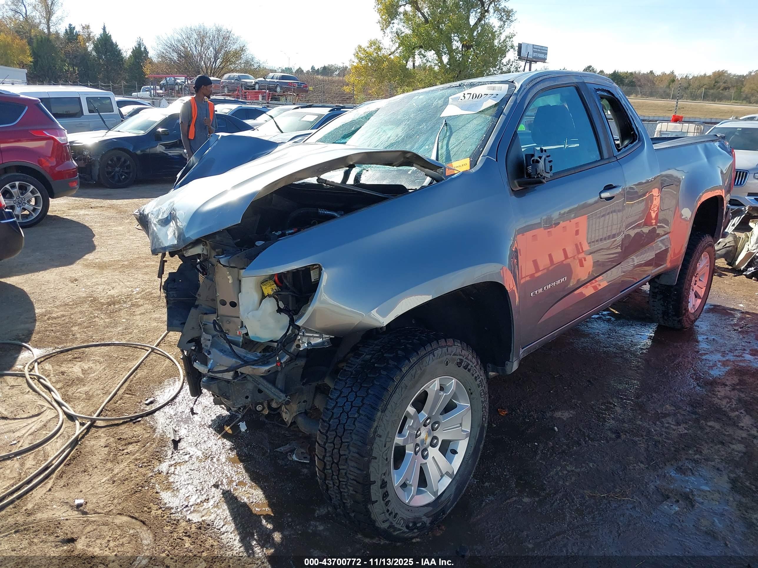 CHEVROLET COLORADO image 2