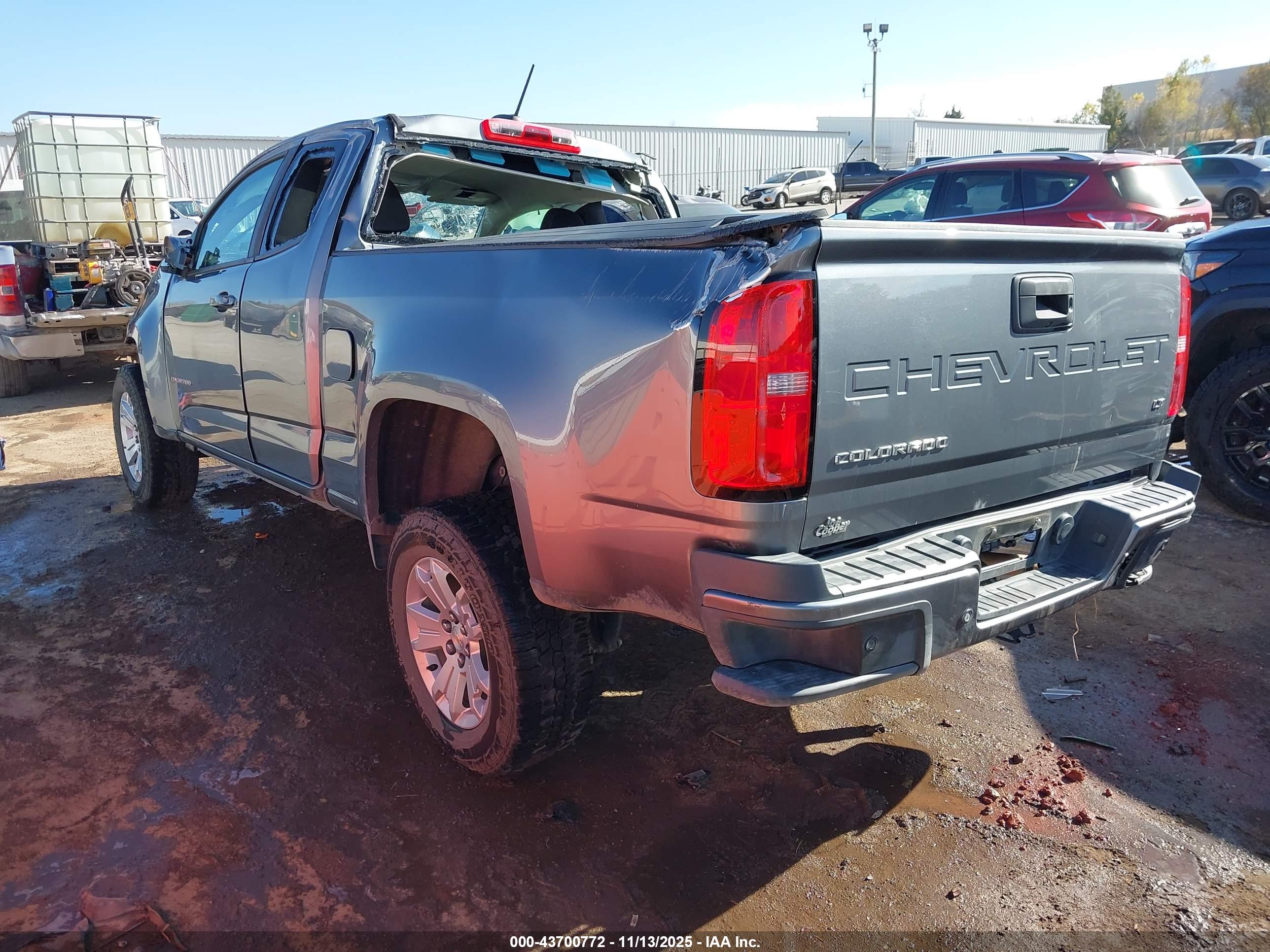 CHEVROLET COLORADO image 3