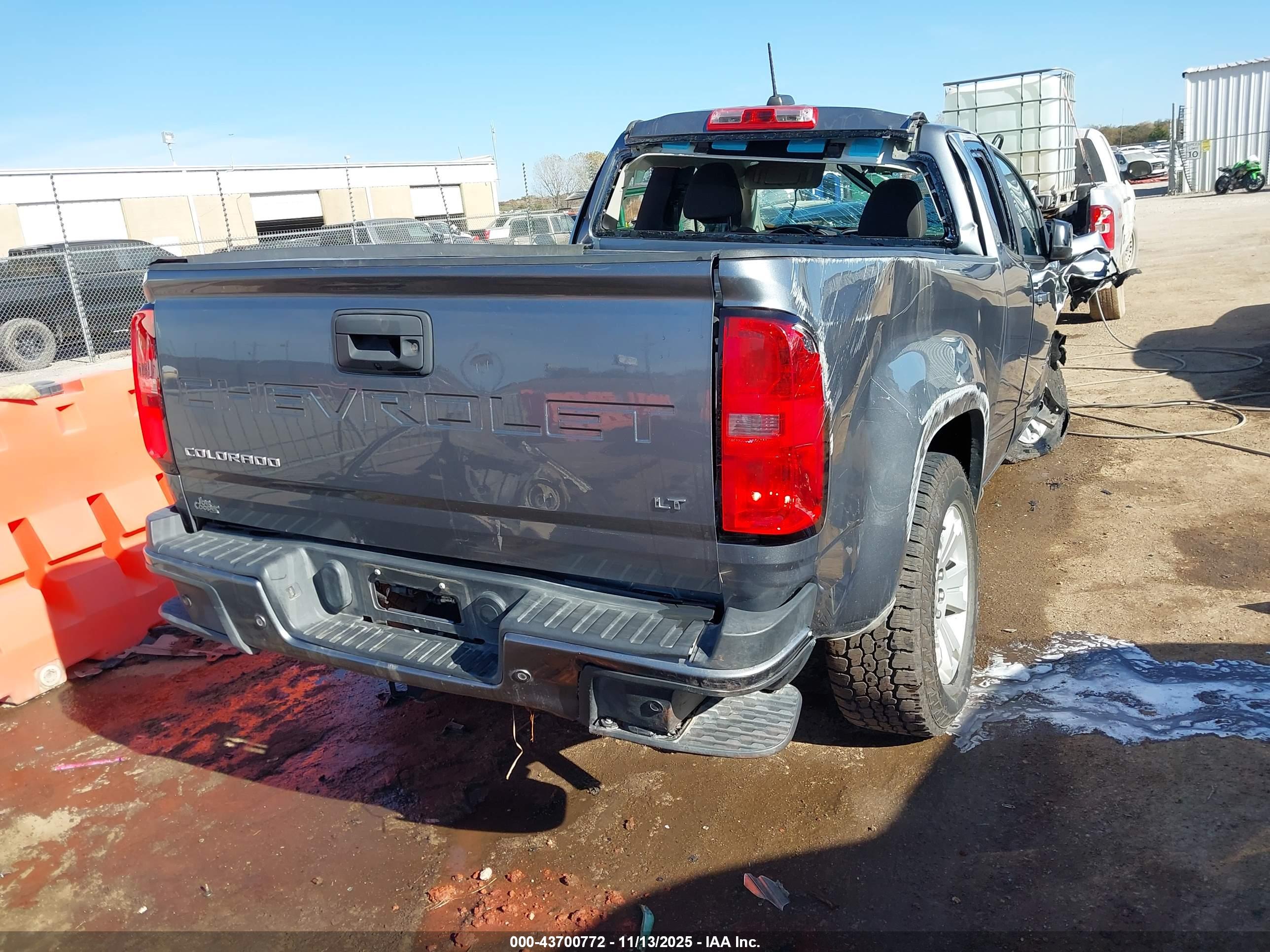 CHEVROLET COLORADO image 4