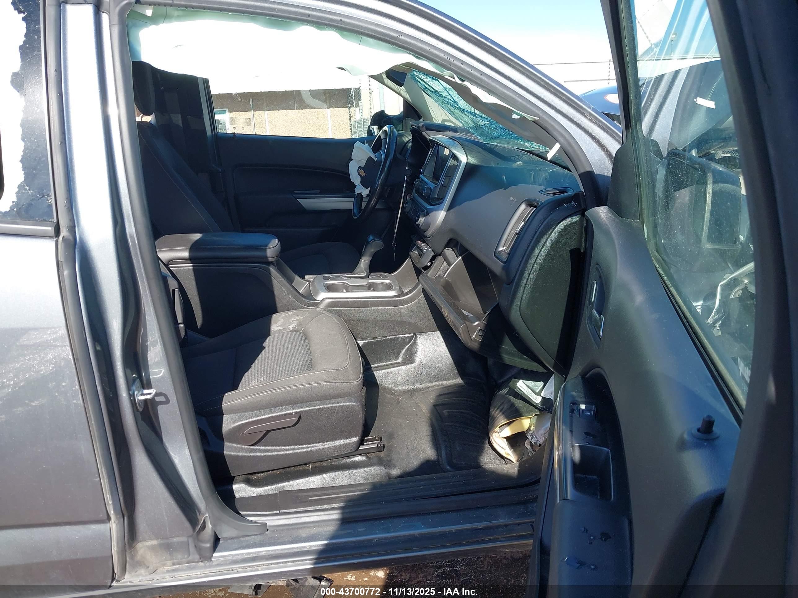CHEVROLET COLORADO image 5