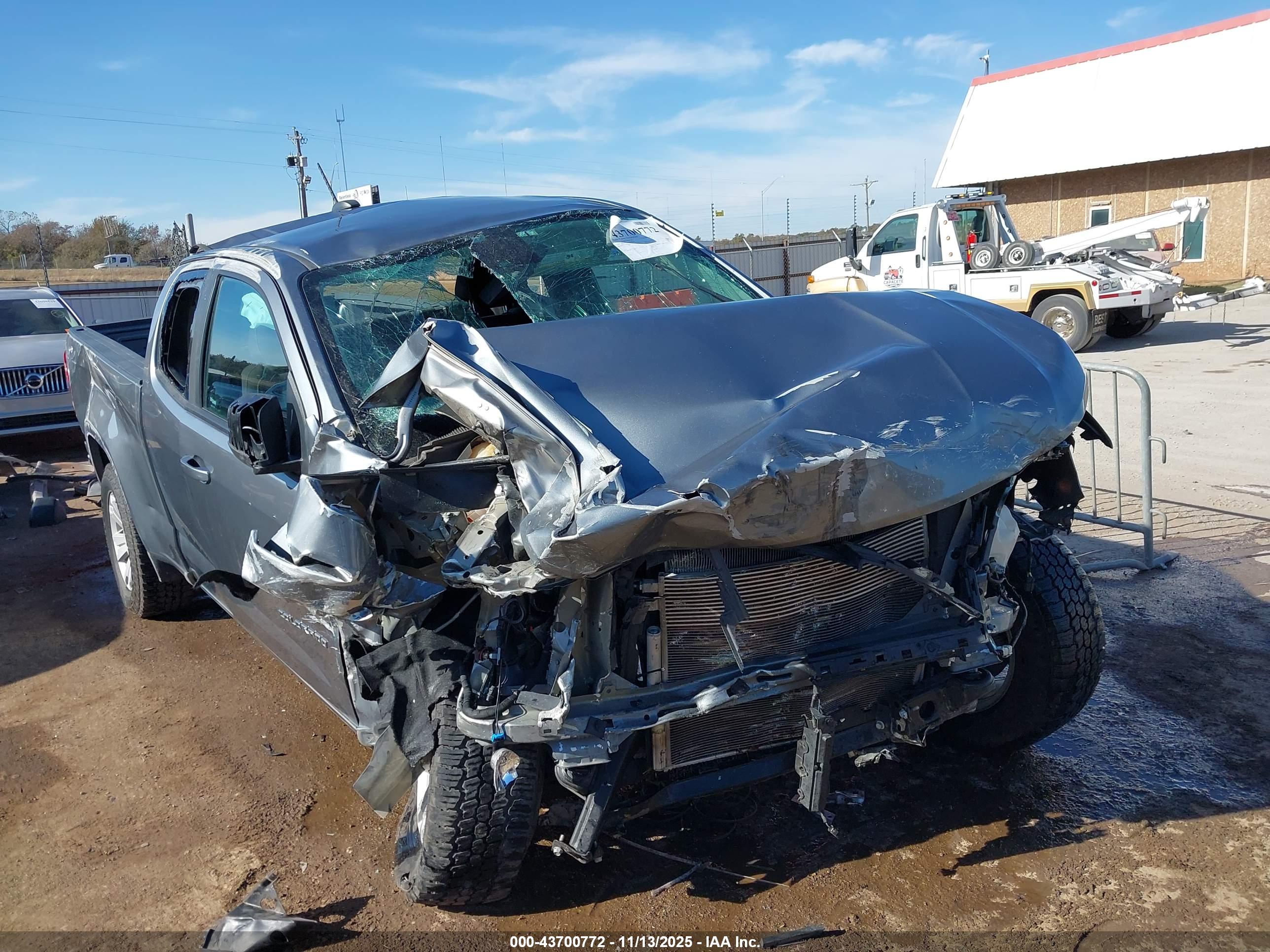 CHEVROLET COLORADO image 6