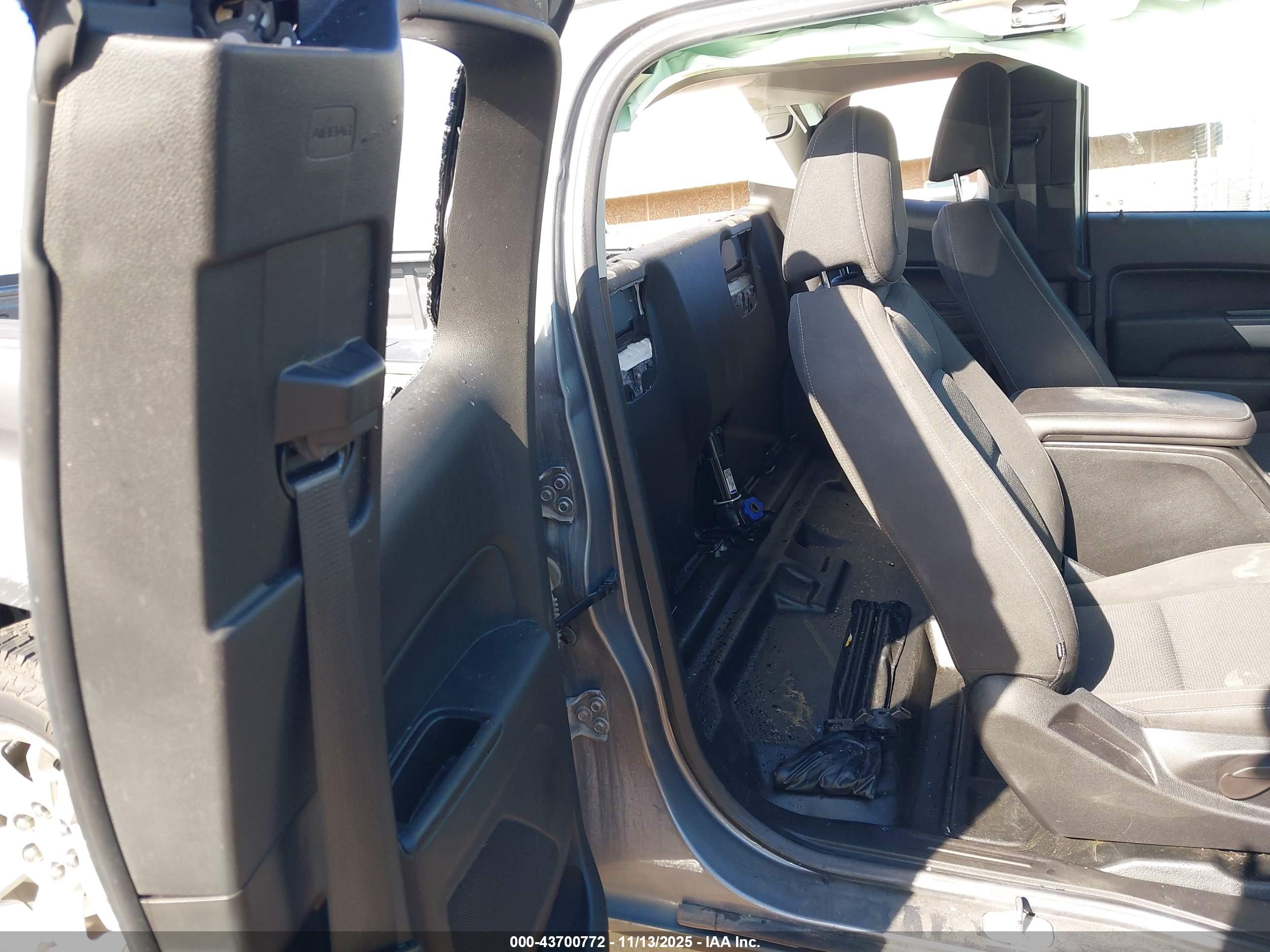 CHEVROLET COLORADO image 8