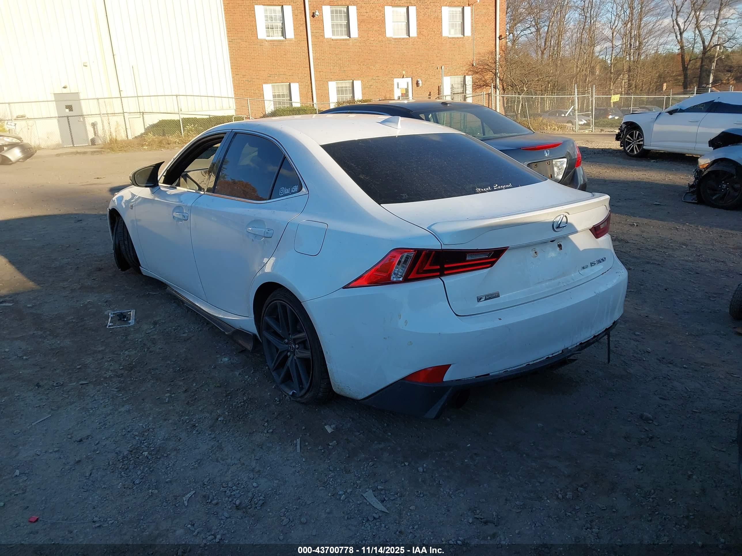 LEXUS IS image 3