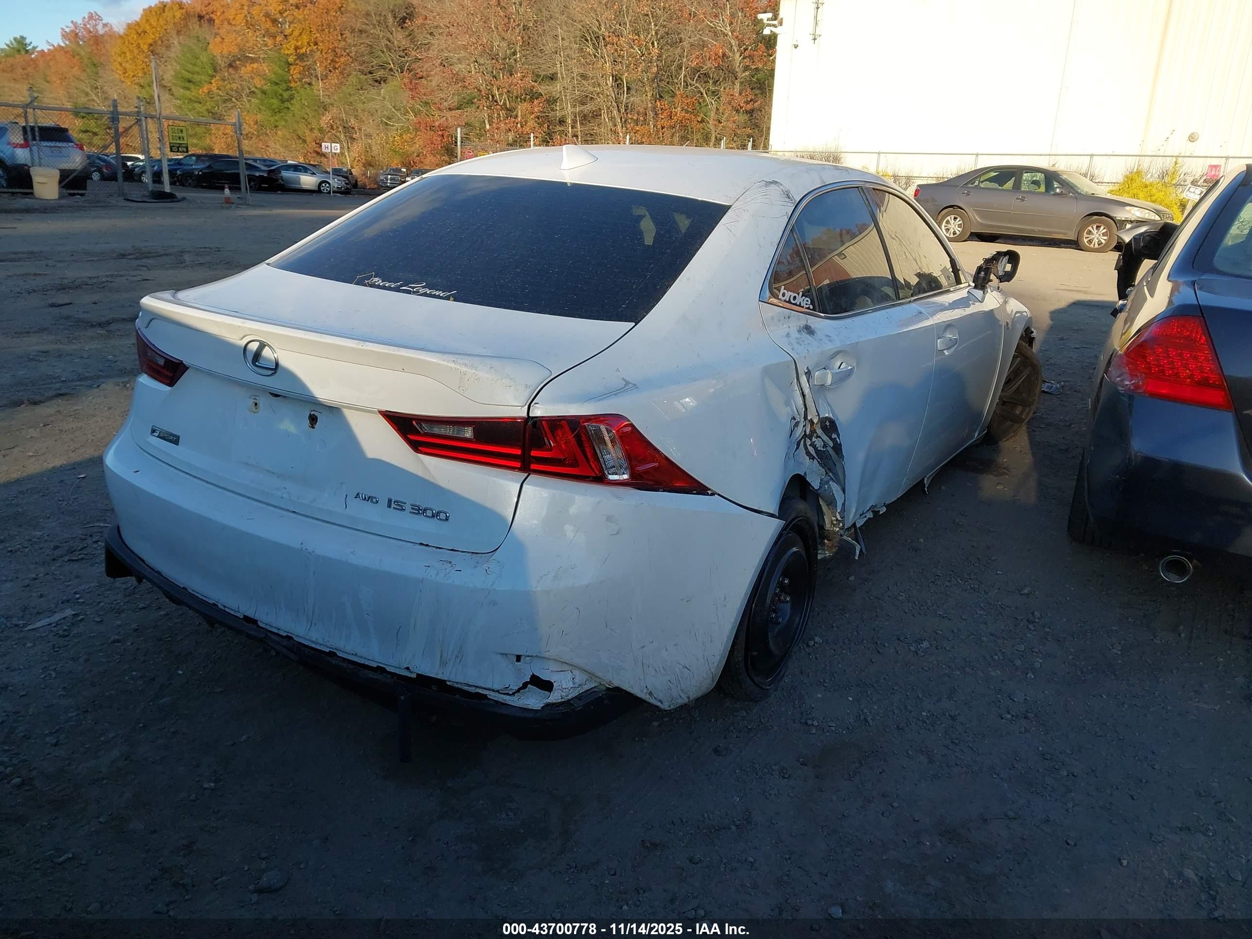 LEXUS IS image 4