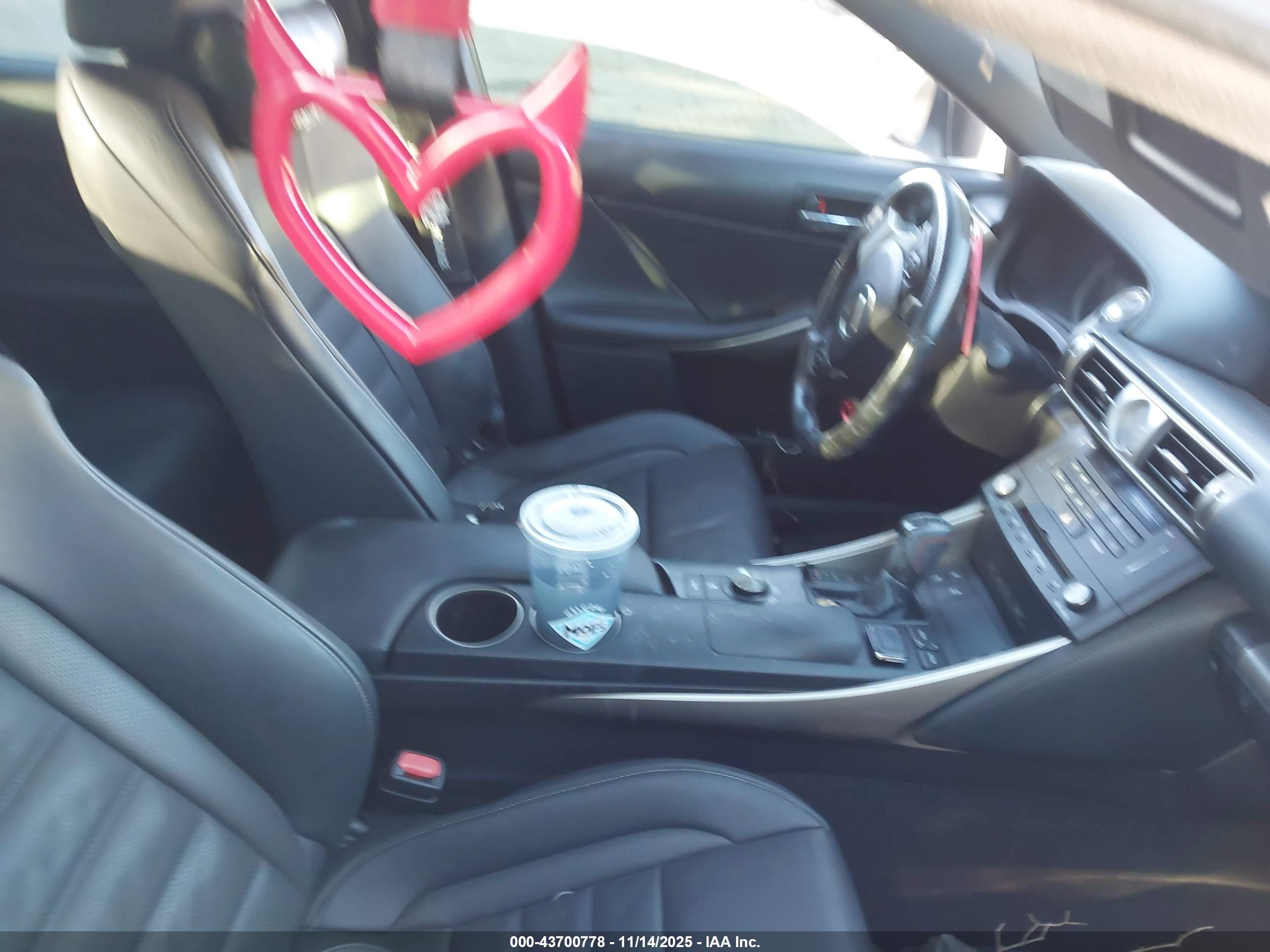 LEXUS IS image 5