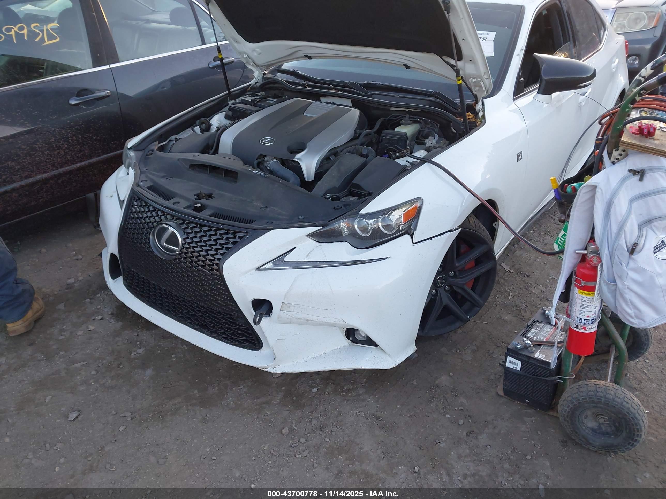 LEXUS IS image 6