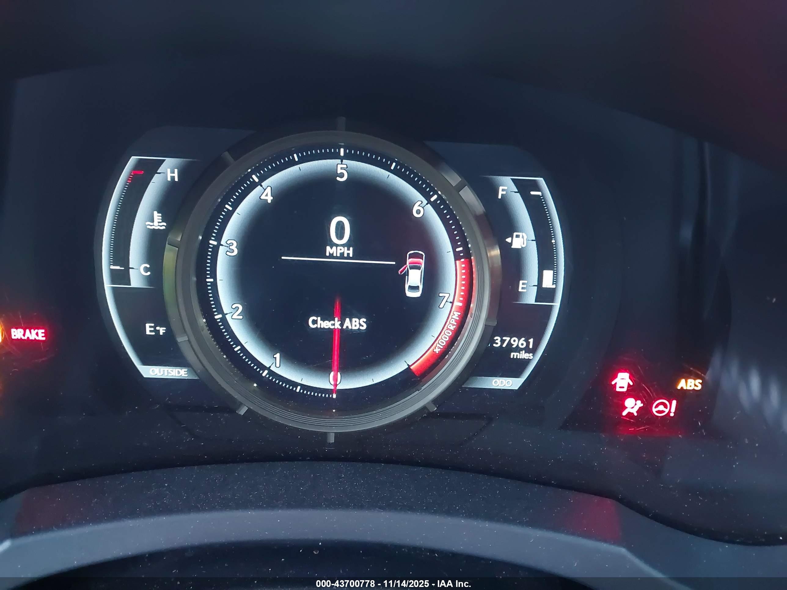 LEXUS IS image 7
