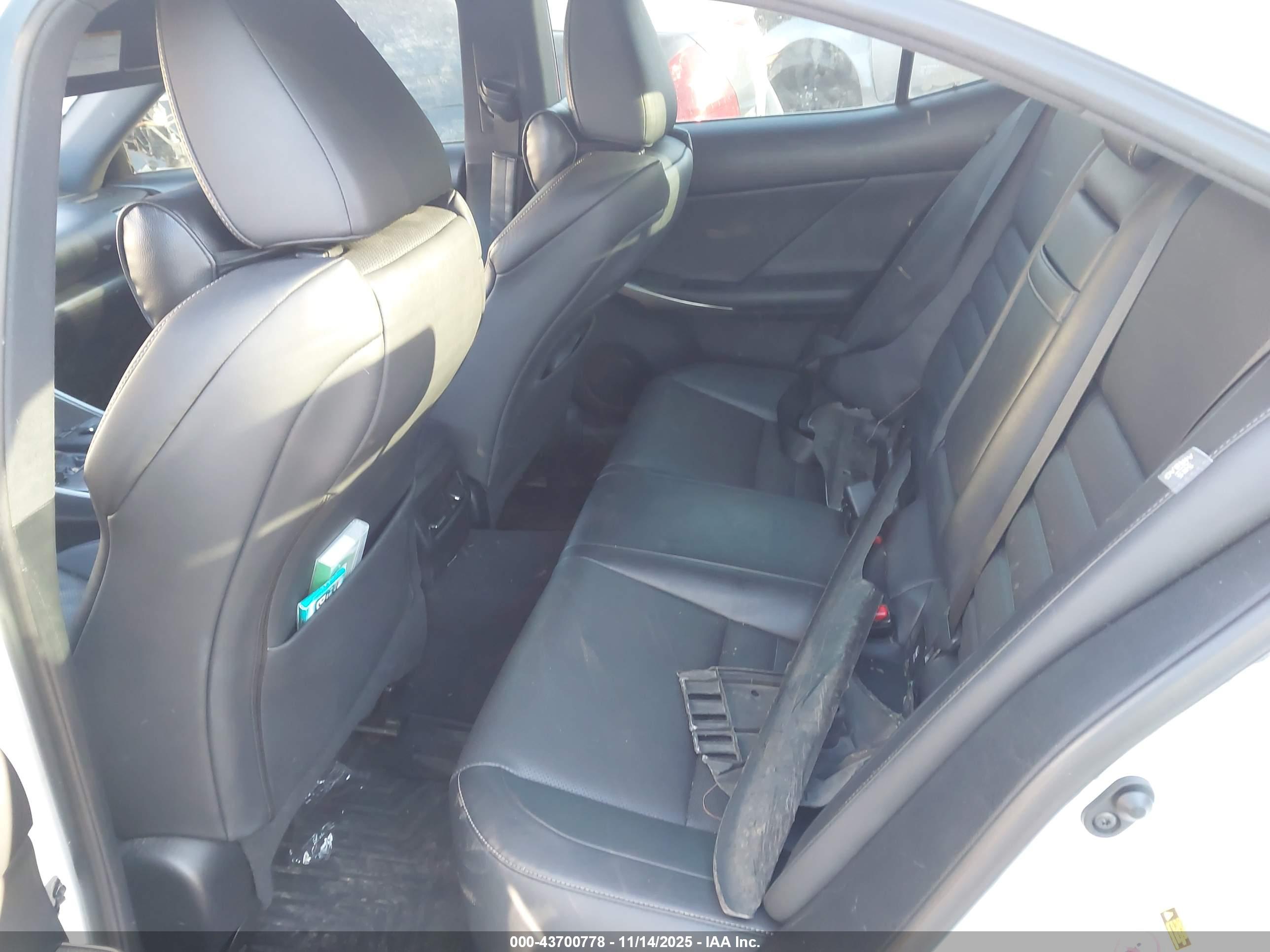 LEXUS IS image 8