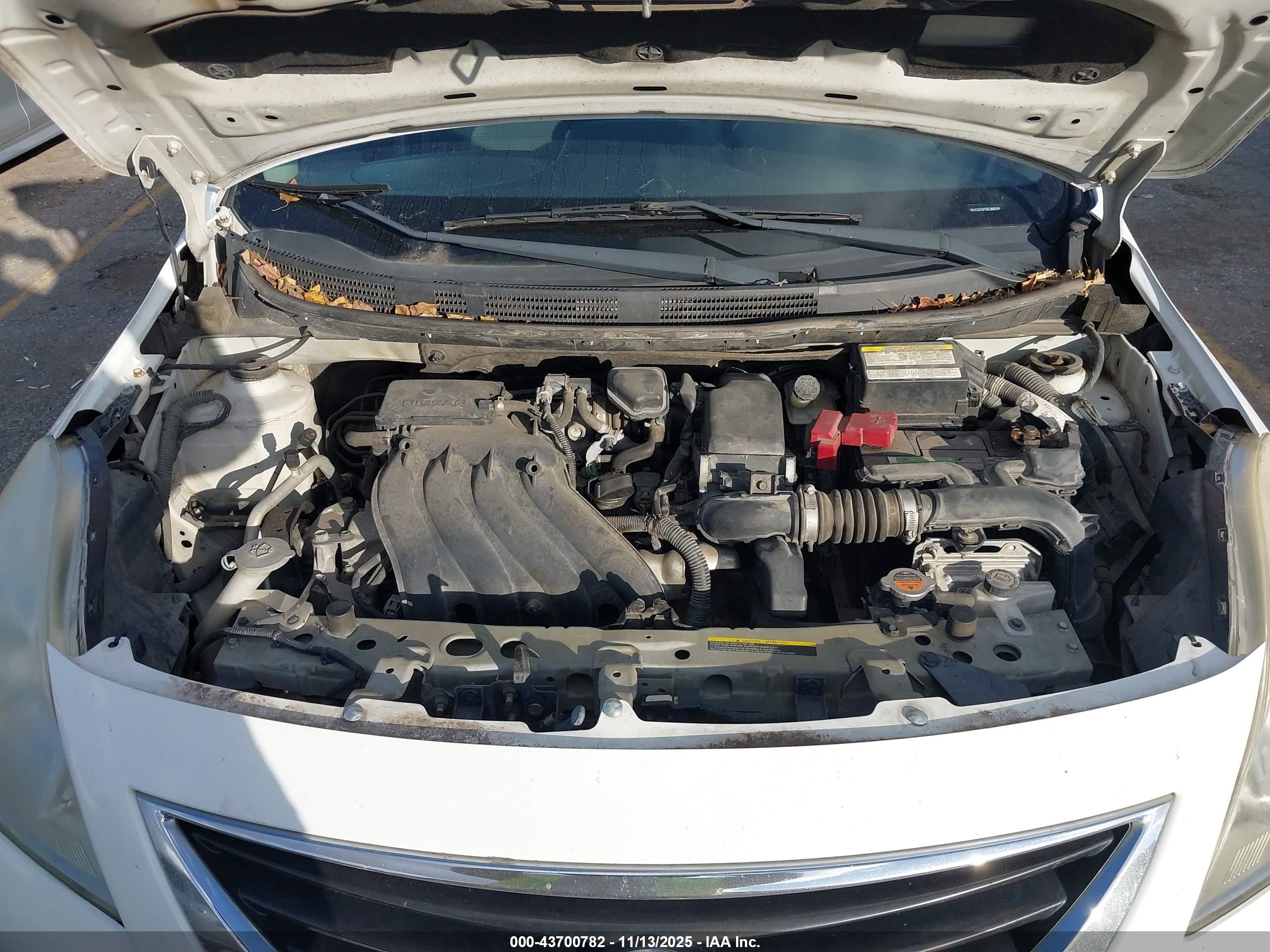 NISSAN VERSA image 10