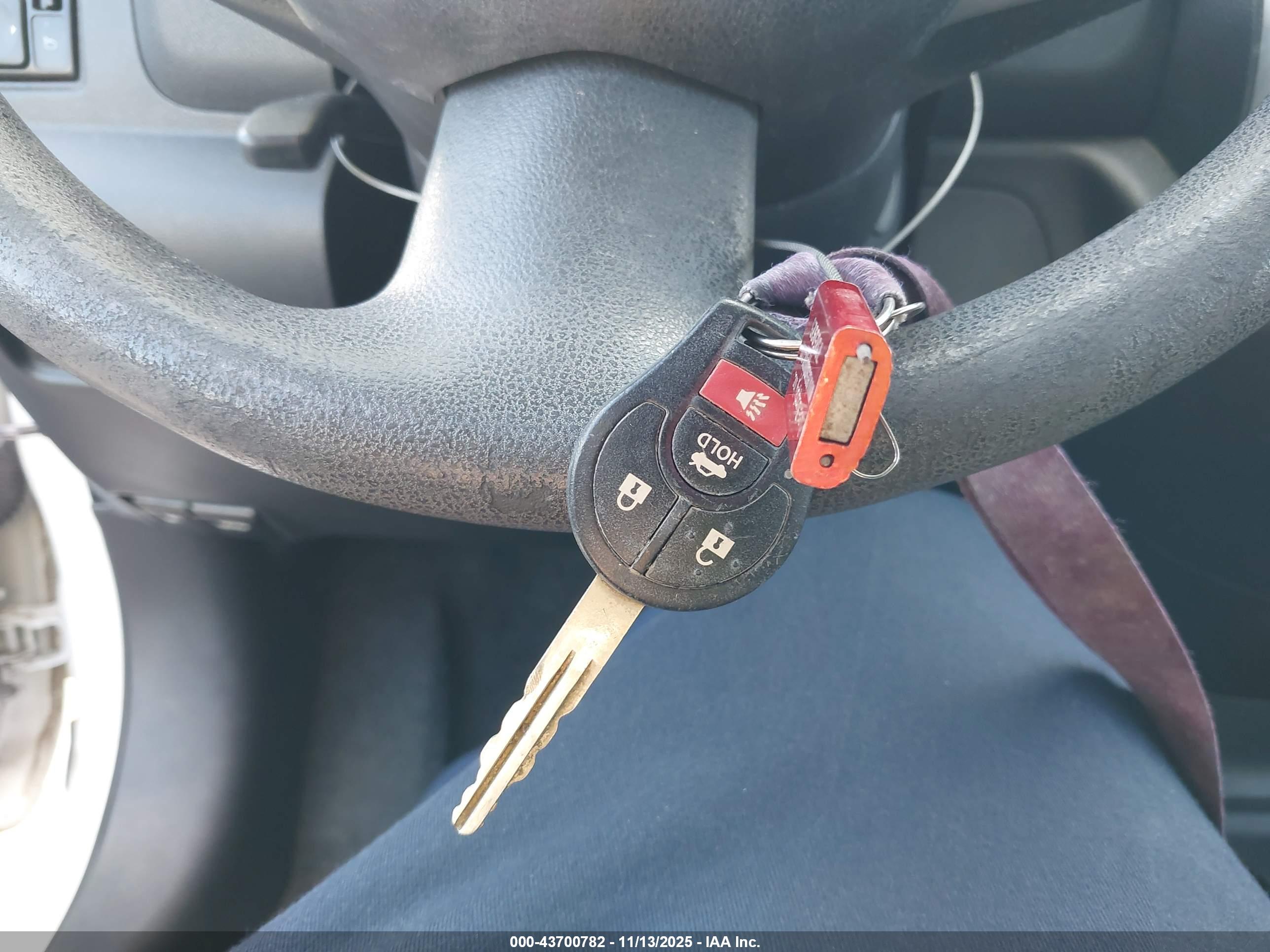 NISSAN VERSA image 11