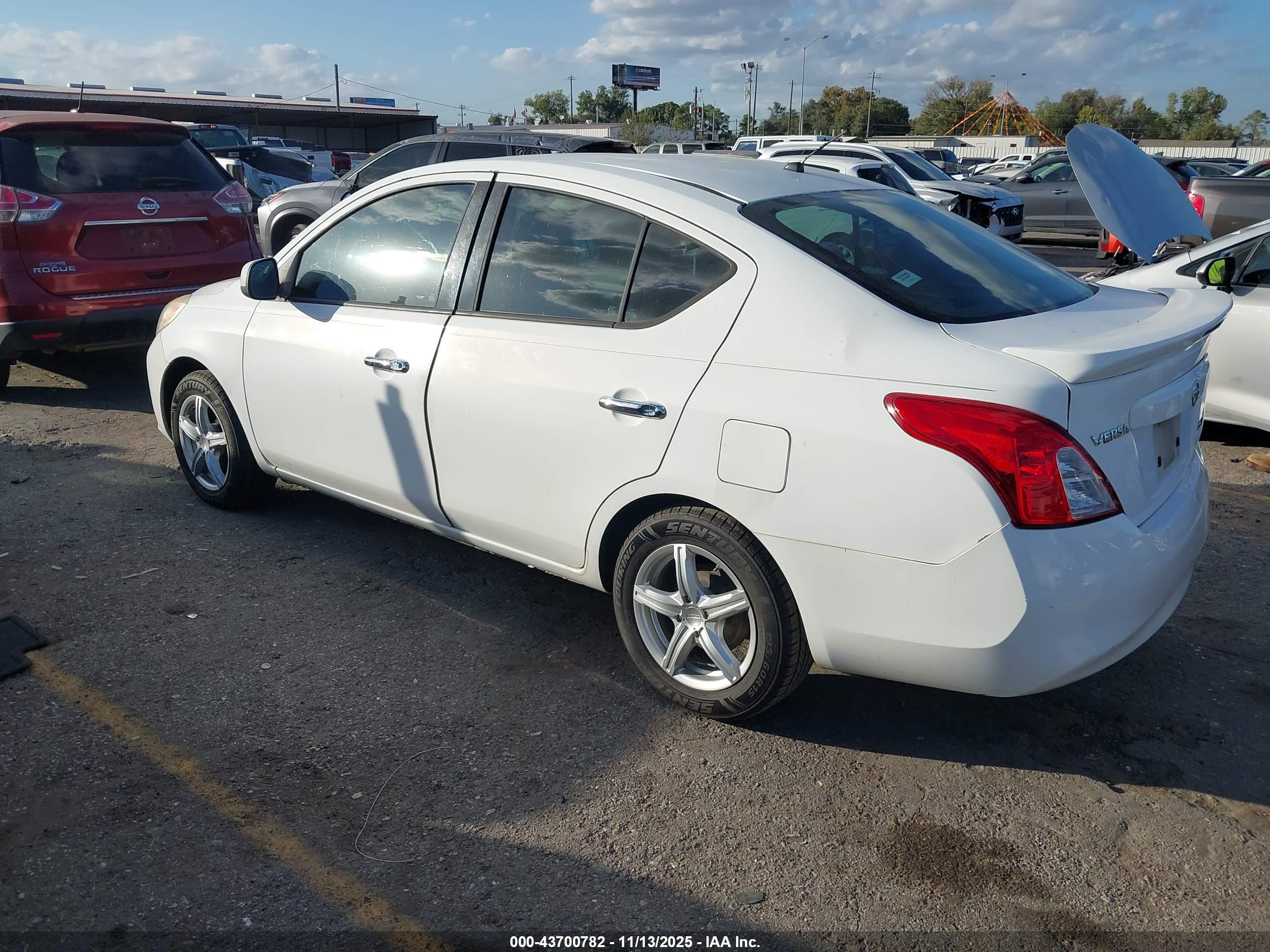 NISSAN VERSA image 3