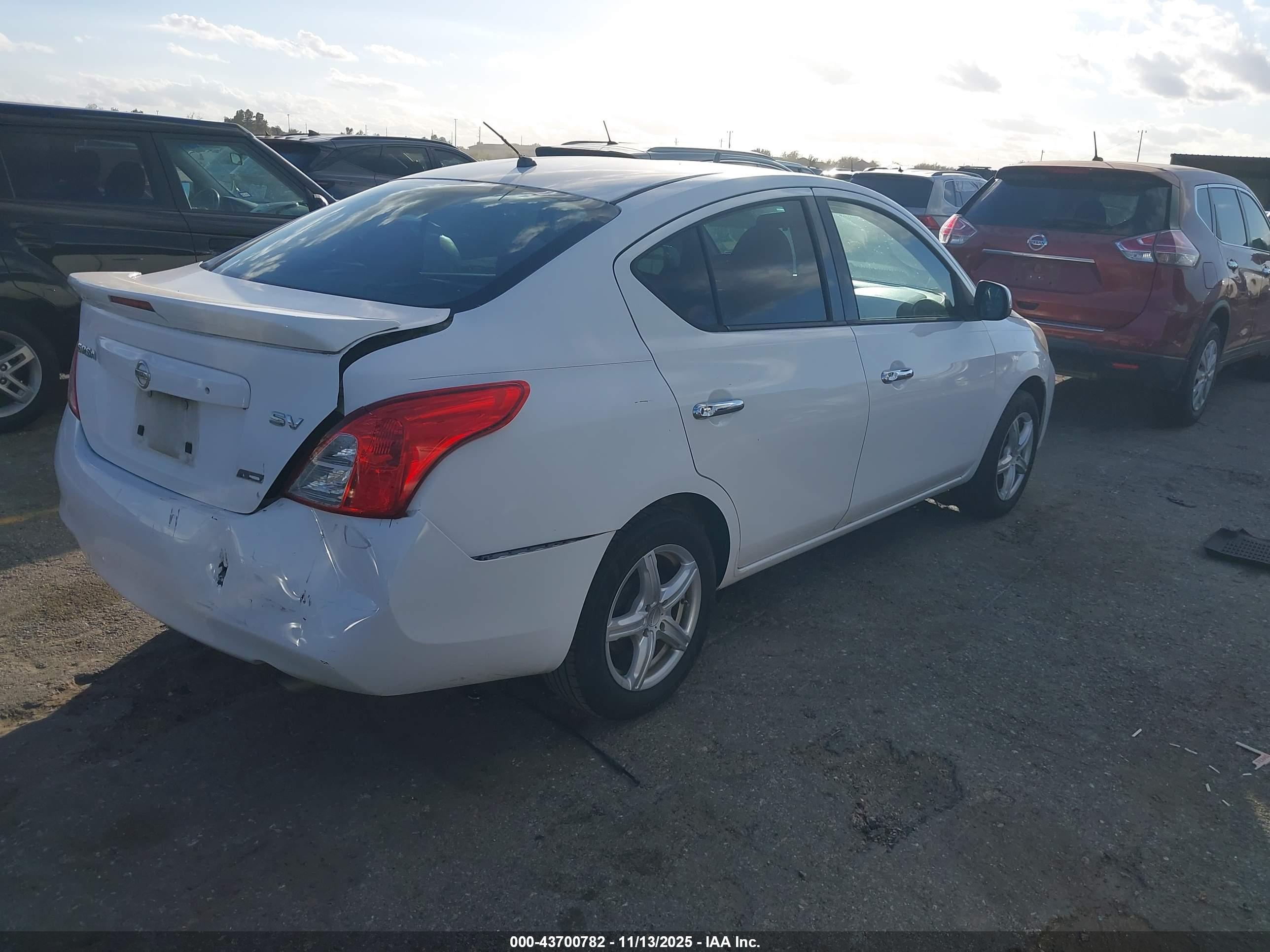 NISSAN VERSA image 4