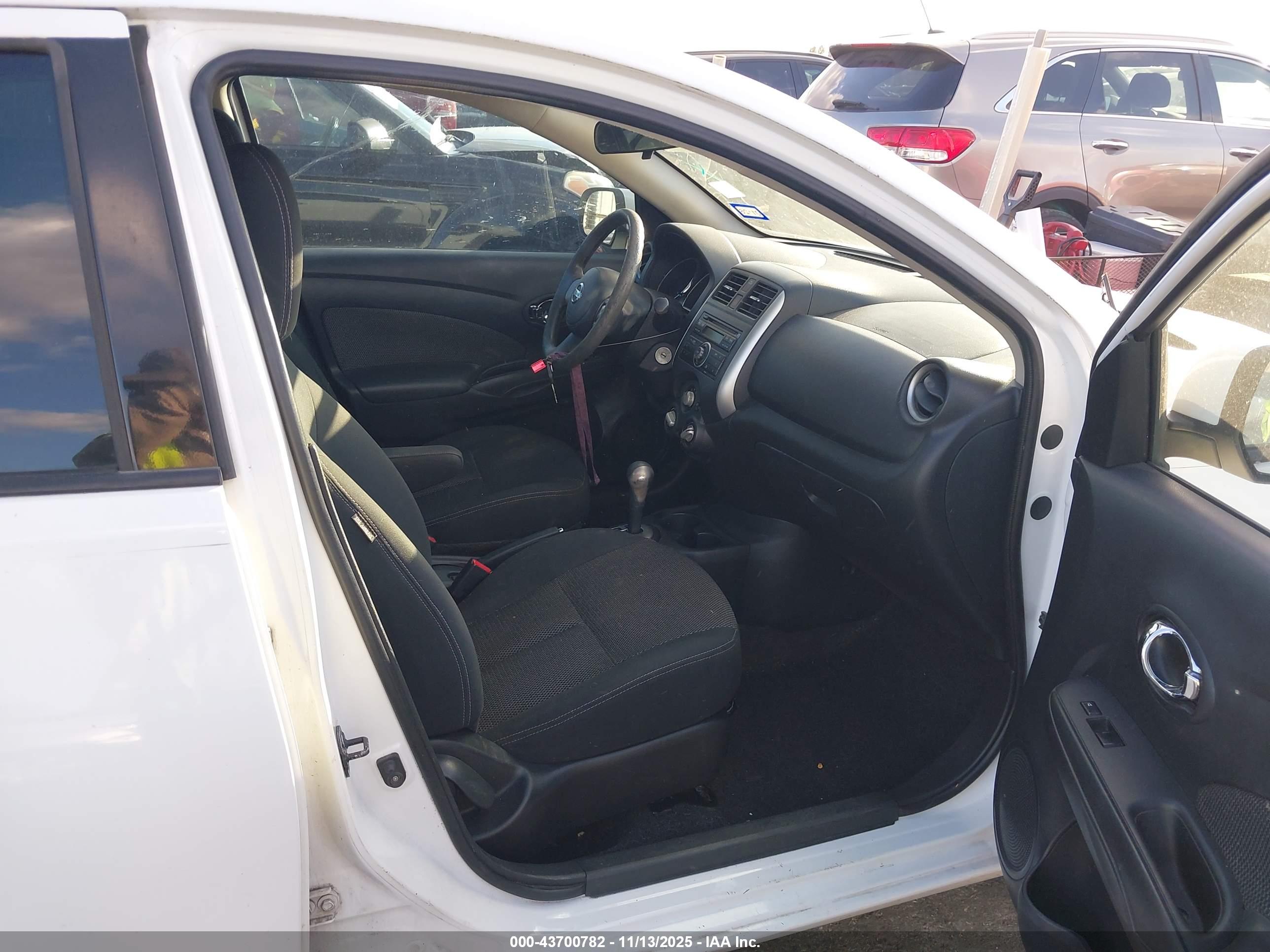 NISSAN VERSA image 5