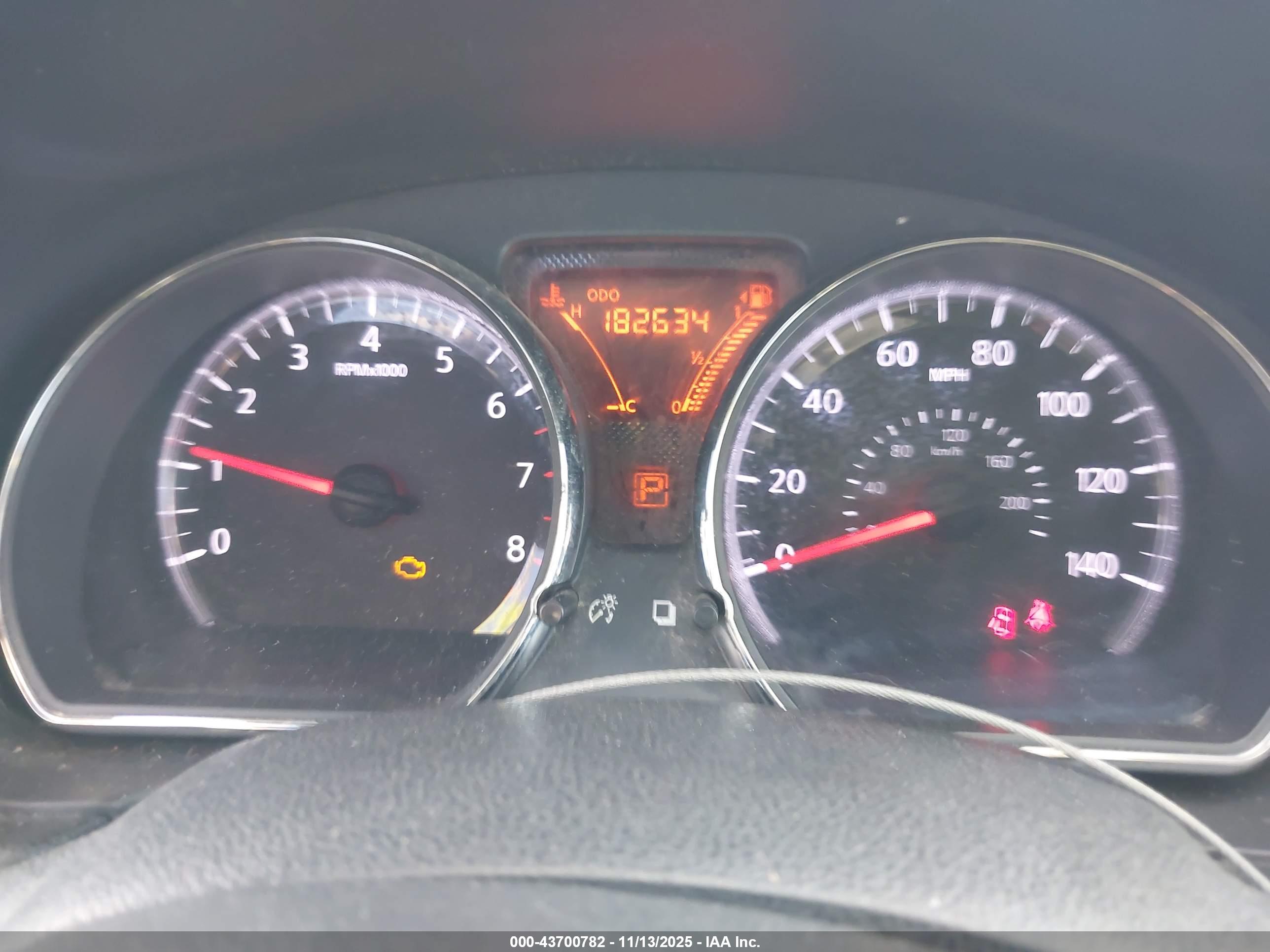NISSAN VERSA image 7