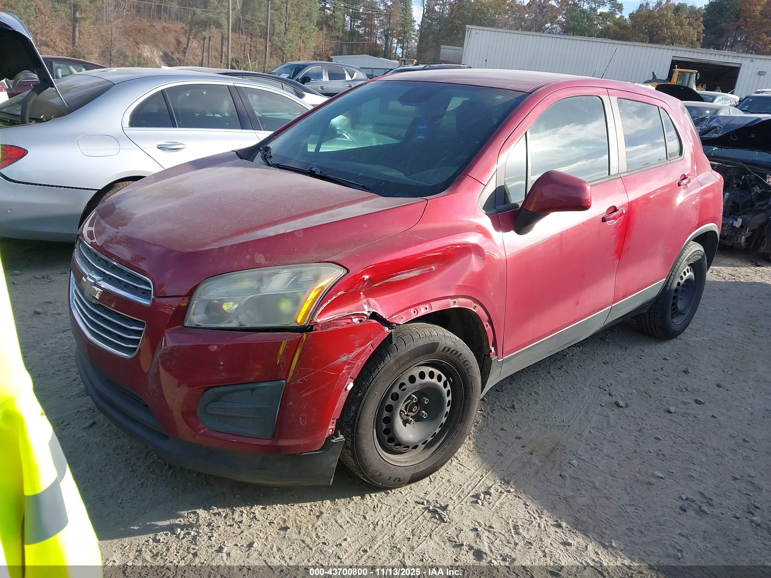 CHEVROLET TRAX image 2